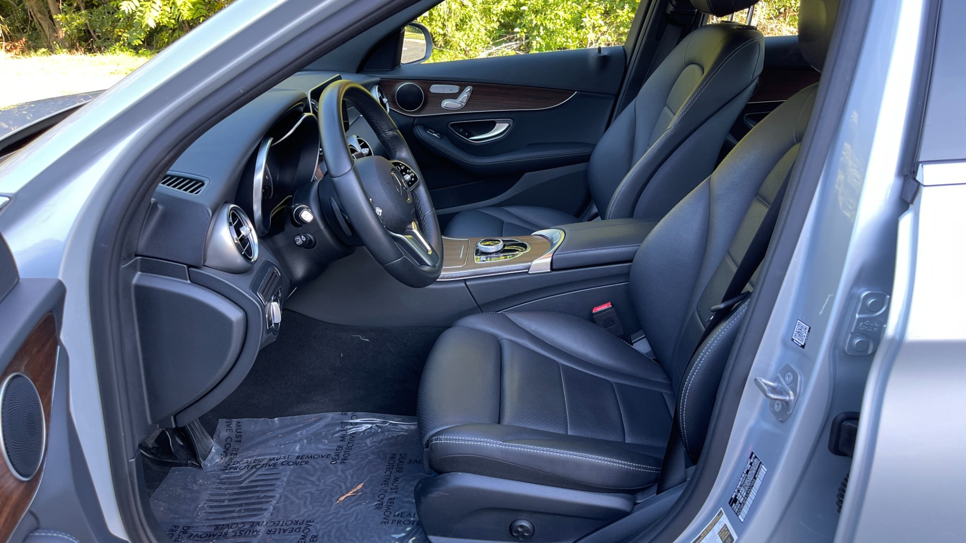 Used 2020 Mercedes-Benz C-Class C300 / BACKUP CAMERA / HEATED SEATS / WOOD GRAIN TRIM for sale $30,995 at Formula Imports in Charlotte NC 28227 11
