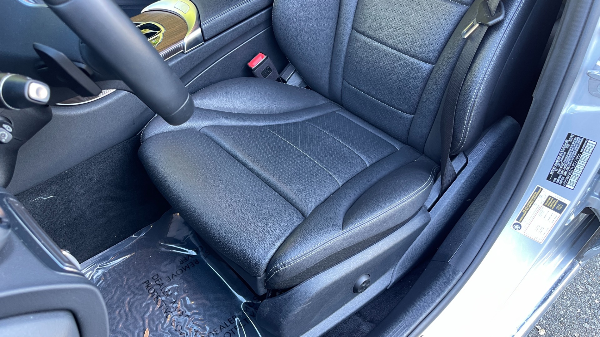 Used 2020 Mercedes-Benz C-Class C300 / BACKUP CAMERA / HEATED SEATS / WOOD GRAIN TRIM for sale Sold at Formula Imports in Charlotte NC 28227 13