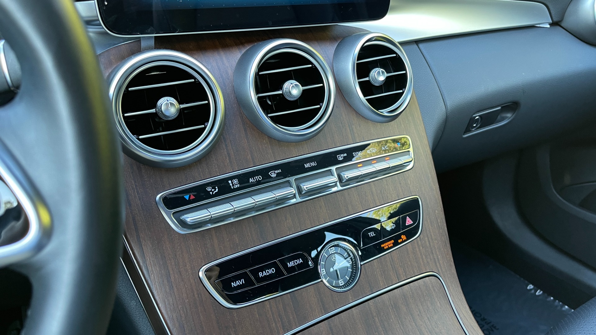Used 2020 Mercedes-Benz C-Class C300 / BACKUP CAMERA / HEATED SEATS / WOOD GRAIN TRIM for sale Sold at Formula Imports in Charlotte NC 28227 19