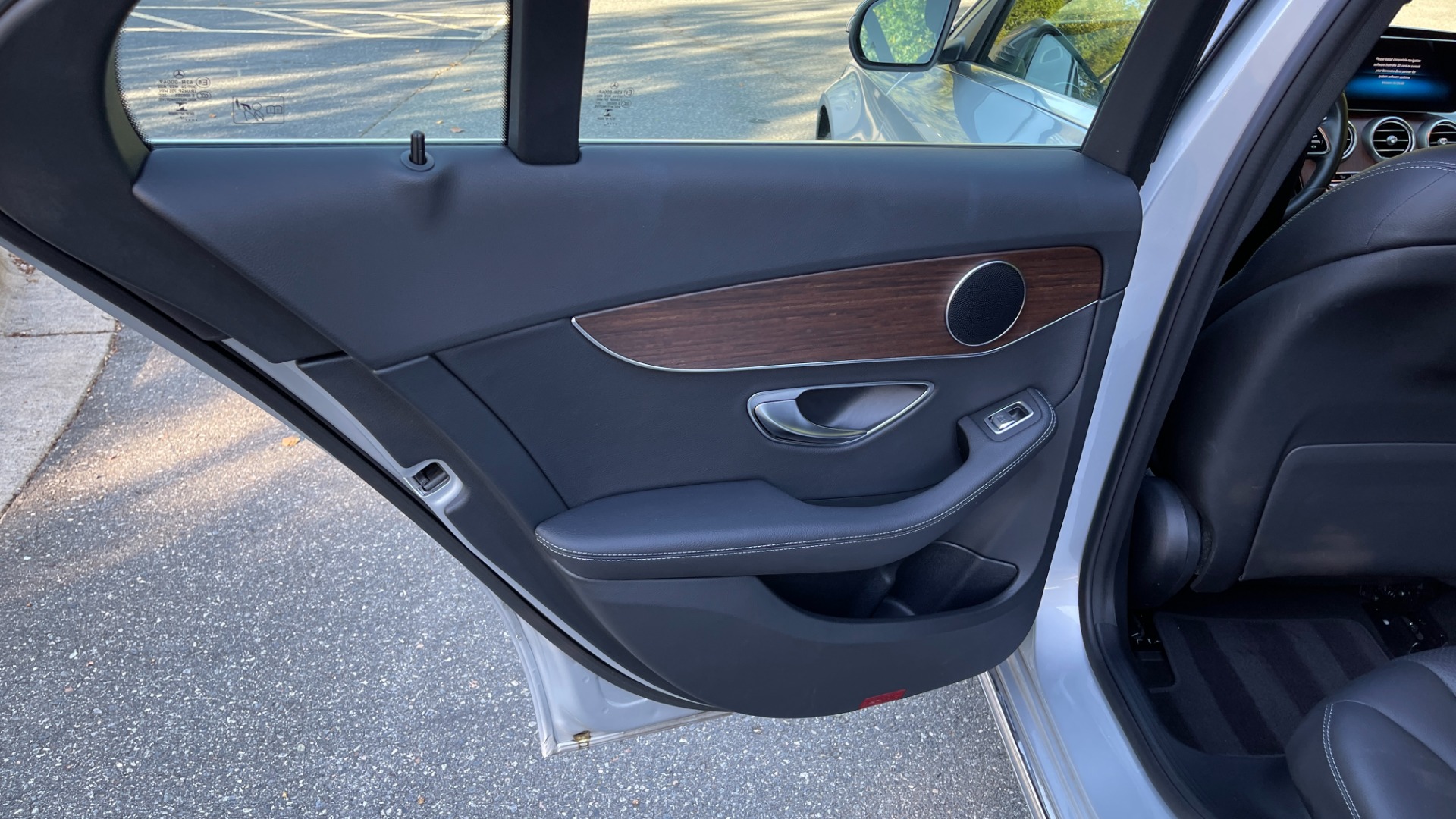 Used 2020 Mercedes-Benz C-Class C300 / BACKUP CAMERA / HEATED SEATS / WOOD GRAIN TRIM for sale $30,995 at Formula Imports in Charlotte NC 28227 21