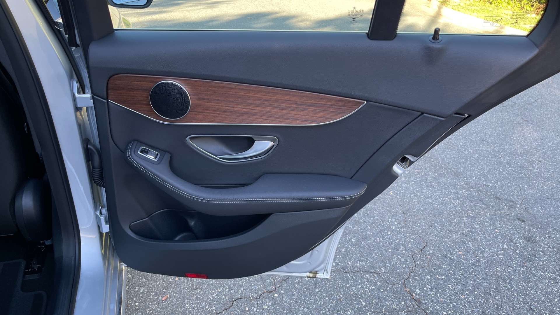 Used 2020 Mercedes-Benz C-Class C300 / BACKUP CAMERA / HEATED SEATS / WOOD GRAIN TRIM for sale Sold at Formula Imports in Charlotte NC 28227 25