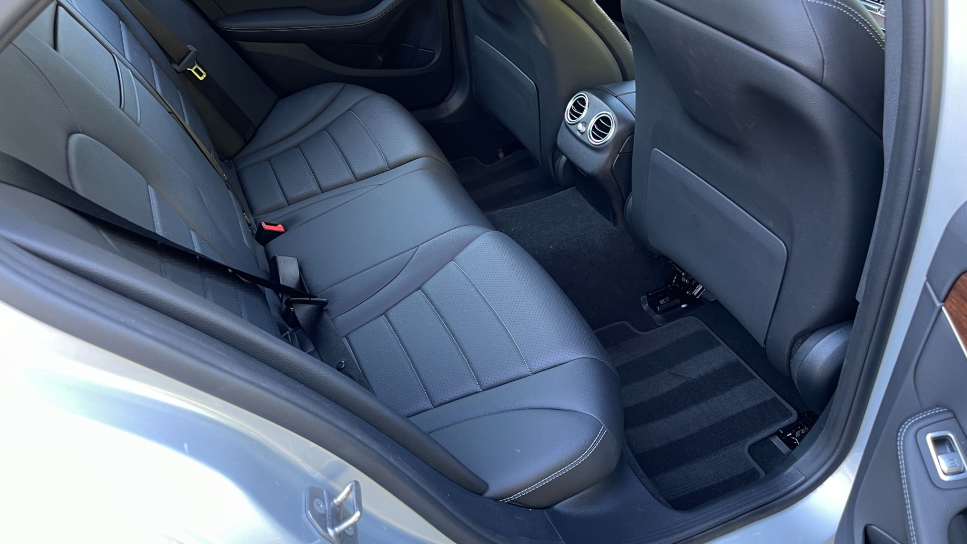 Used 2020 Mercedes-Benz C-Class C300 / BACKUP CAMERA / HEATED SEATS / WOOD GRAIN TRIM for sale Sold at Formula Imports in Charlotte NC 28227 26