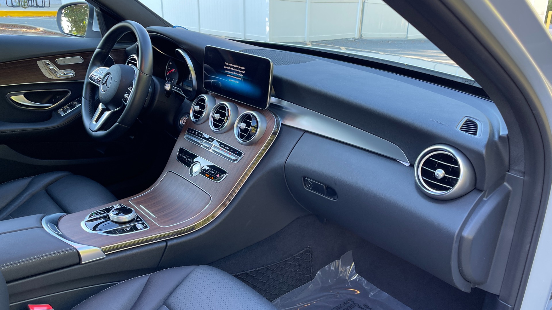 Used 2020 Mercedes-Benz C-Class C300 / BACKUP CAMERA / HEATED SEATS / WOOD GRAIN TRIM for sale Sold at Formula Imports in Charlotte NC 28227 29