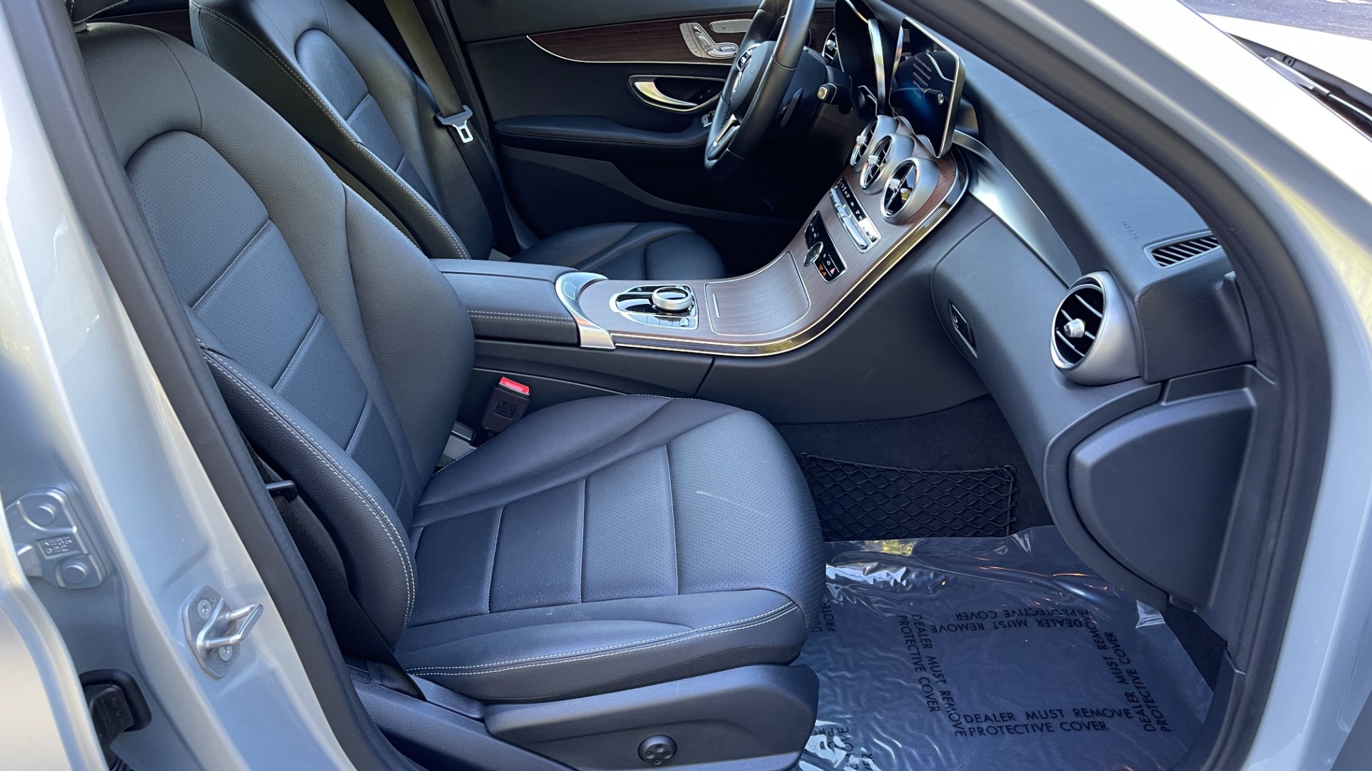 Used 2020 Mercedes-Benz C-Class C300 / BACKUP CAMERA / HEATED SEATS / WOOD GRAIN TRIM for sale Sold at Formula Imports in Charlotte NC 28227 30