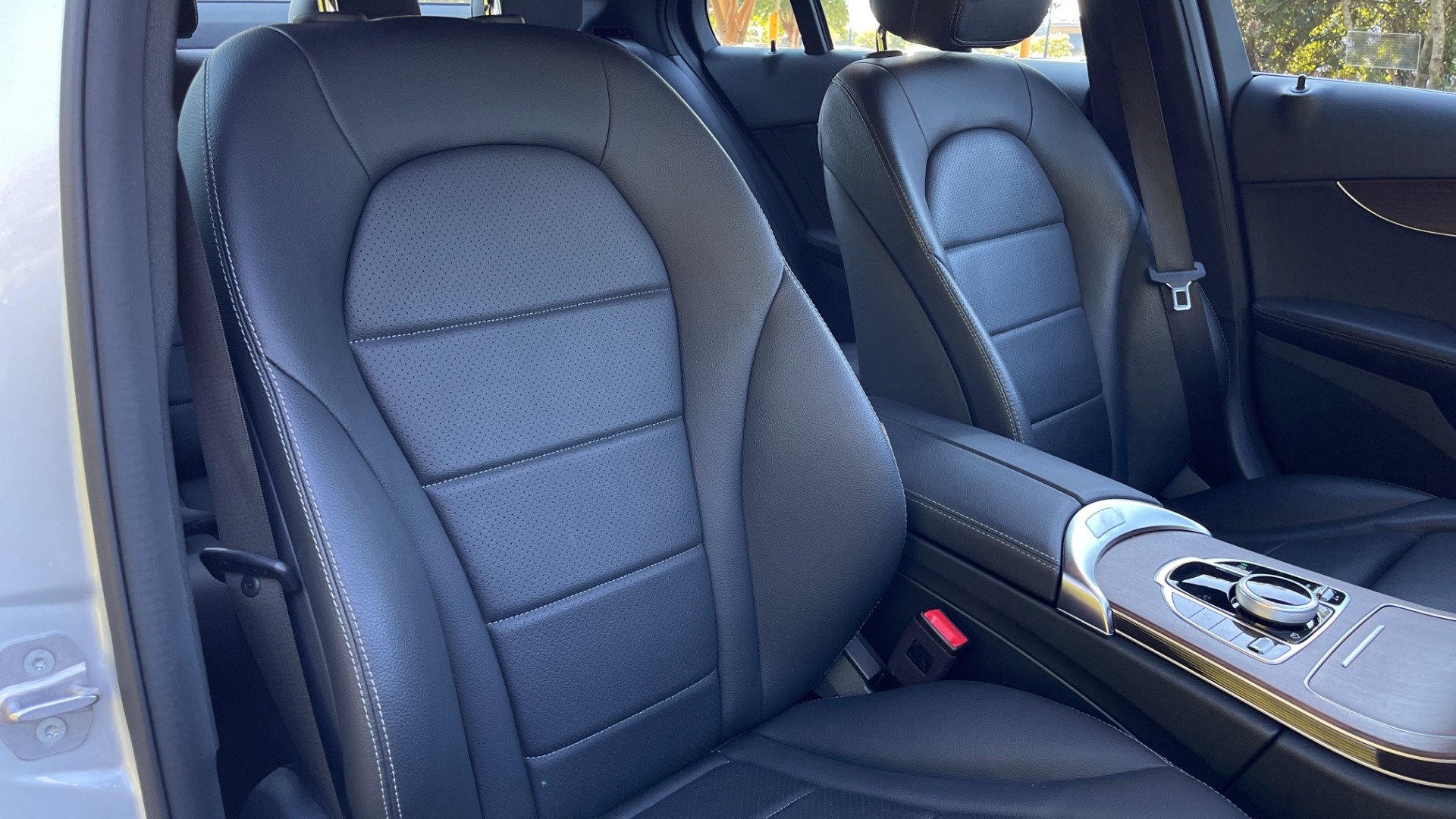 Used 2020 Mercedes-Benz C-Class C300 / BACKUP CAMERA / HEATED SEATS / WOOD GRAIN TRIM for sale Sold at Formula Imports in Charlotte NC 28227 31