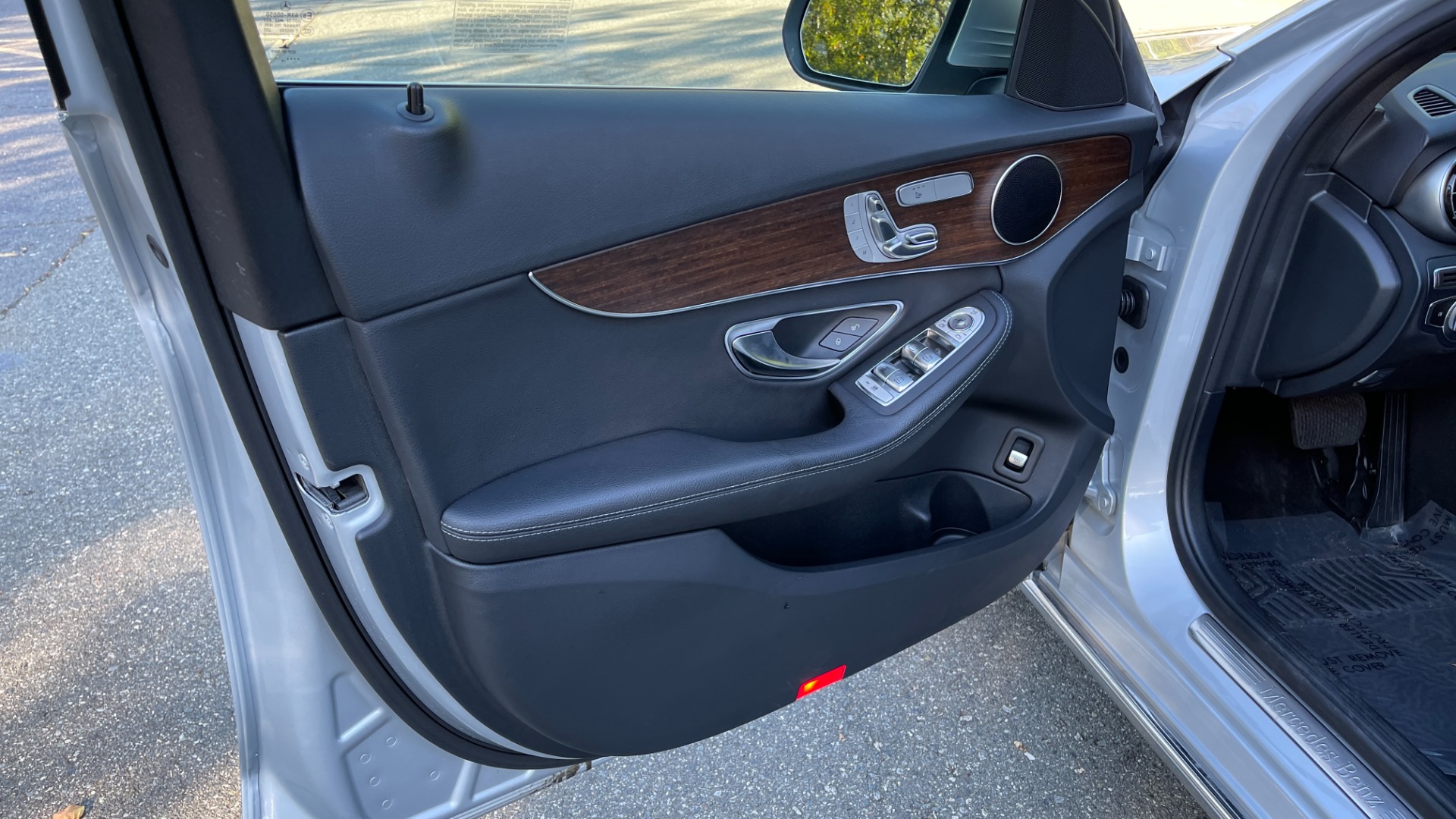 Used 2020 Mercedes-Benz C-Class C300 / BACKUP CAMERA / HEATED SEATS / WOOD GRAIN TRIM for sale Sold at Formula Imports in Charlotte NC 28227 9