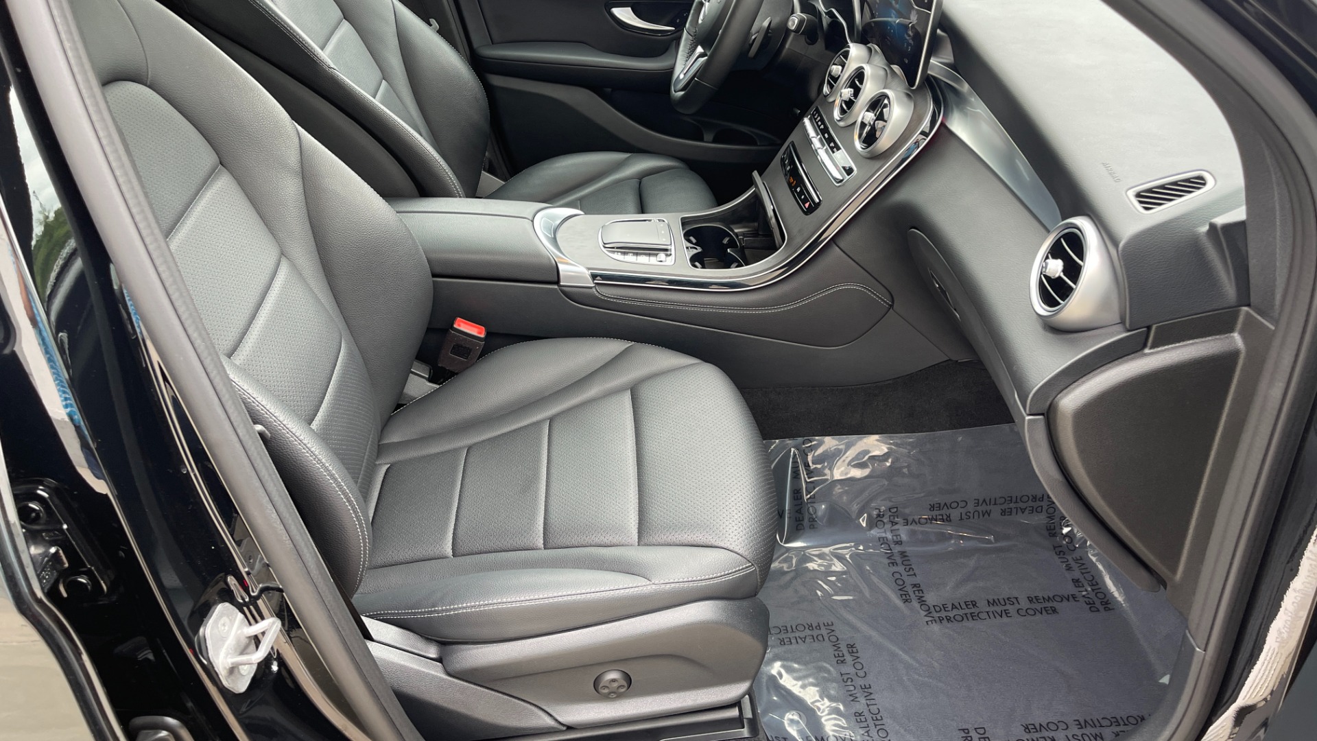 Used 2021 Mercedes-Benz GLC GLC 300 / 4MATIC / DASHCAM / PANORAMIC ROOF / WIRELESS CHARING / PREMIUM for sale $44,995 at Formula Imports in Charlotte NC 28227 16
