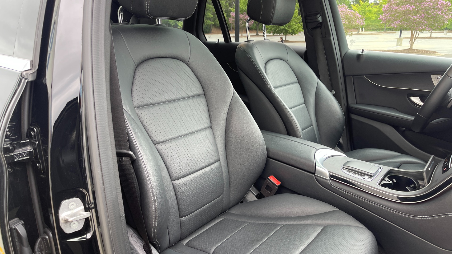 Used 2021 Mercedes-Benz GLC GLC 300 / 4MATIC / DASHCAM / PANORAMIC ROOF / WIRELESS CHARING / PREMIUM for sale $44,995 at Formula Imports in Charlotte NC 28227 17