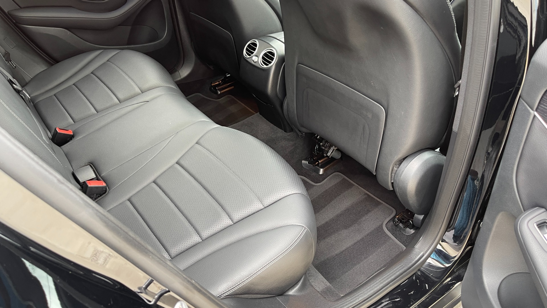 Used 2021 Mercedes-Benz GLC GLC 300 / 4MATIC / DASHCAM / PANORAMIC ROOF / WIRELESS CHARING / PREMIUM for sale $44,995 at Formula Imports in Charlotte NC 28227 28