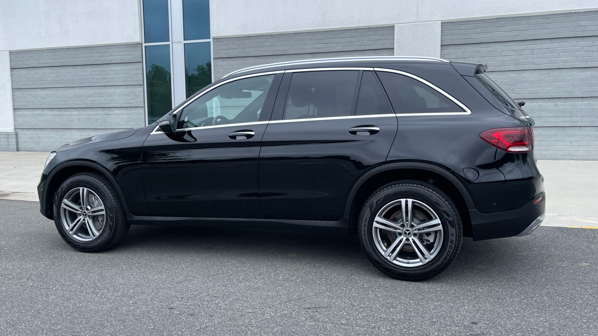 Used 2021 Mercedes-Benz GLC GLC 300 / 4MATIC / DASHCAM / PANORAMIC ROOF / WIRELESS CHARING / PREMIUM for sale $44,995 at Formula Imports in Charlotte NC 28227 3