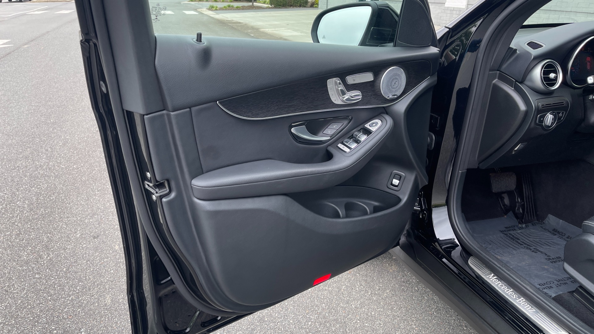 Used 2021 Mercedes-Benz GLC GLC 300 / 4MATIC / DASHCAM / PANORAMIC ROOF / WIRELESS CHARING / PREMIUM for sale $44,995 at Formula Imports in Charlotte NC 28227 39