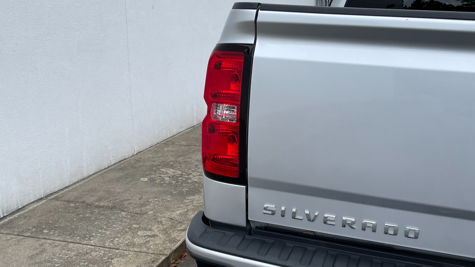 Used 2018 Chevrolet Silverado 1500 LT / 5.3L V8 / 4WD / ALL STAR EDITION / BOSE SOUND / BLACK EMBLEMS / for sale Sold at Formula Imports in Charlotte NC 28227 15