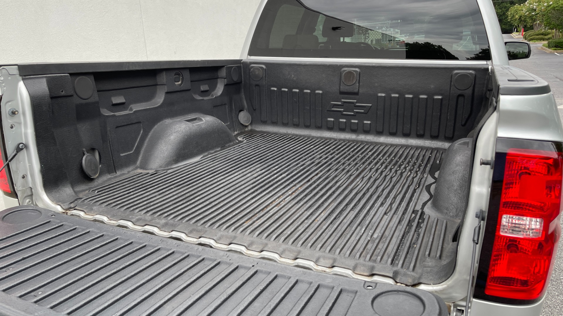Used 2018 Chevrolet Silverado 1500 LT / 5.3L V8 / 4WD / ALL STAR EDITION / BOSE SOUND / BLACK EMBLEMS / for sale Sold at Formula Imports in Charlotte NC 28227 17