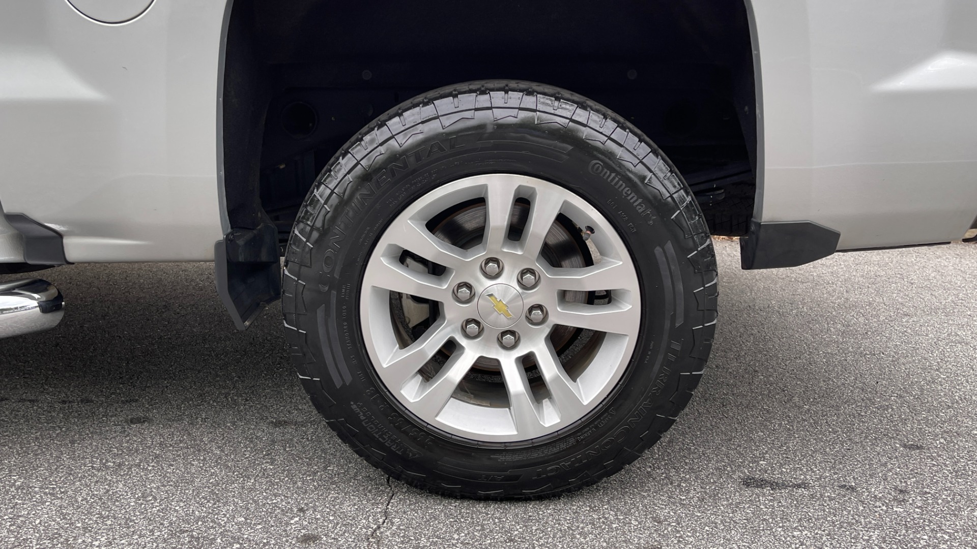 Used 2018 Chevrolet Silverado 1500 LT / 5.3L V8 / 4WD / ALL STAR EDITION / BOSE SOUND / BLACK EMBLEMS / for sale Sold at Formula Imports in Charlotte NC 28227 39