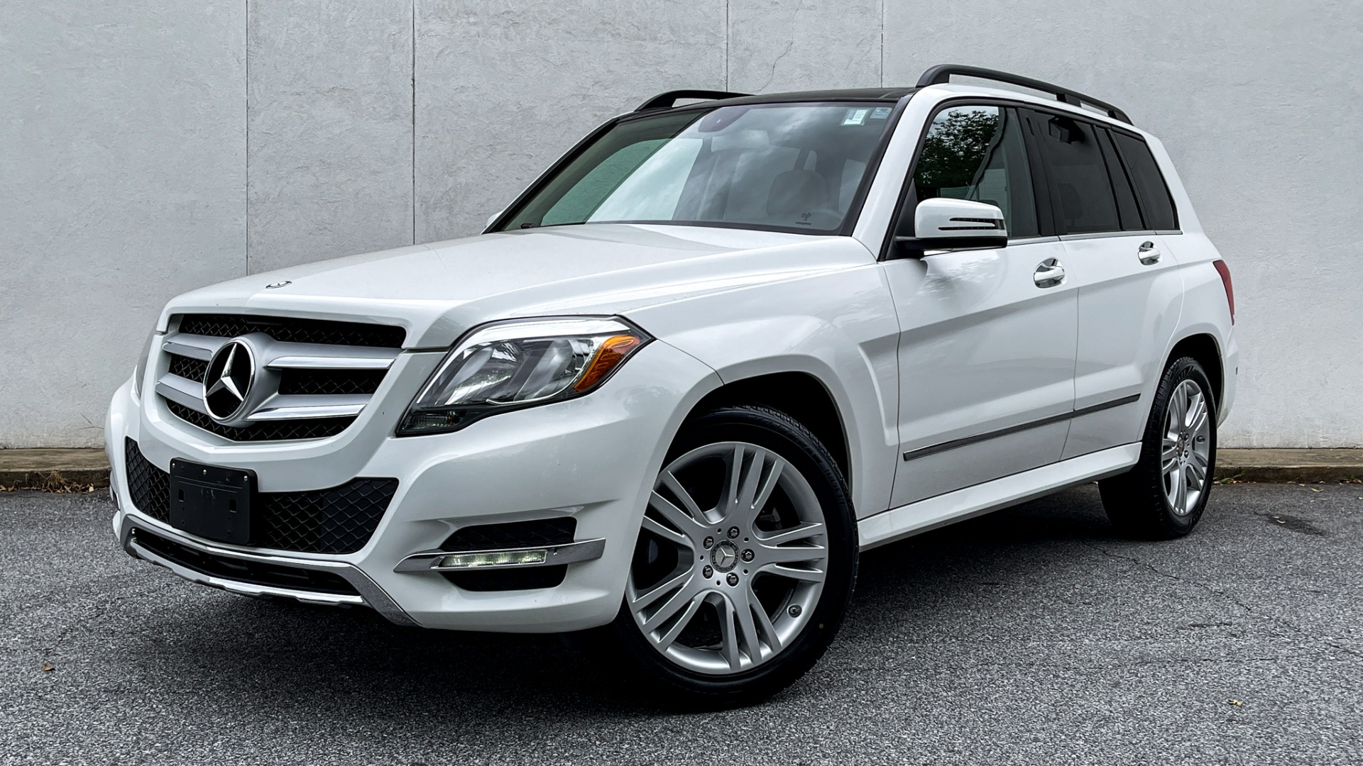 Used 2015 Mercedes-Benz GLK-Class GLK 350 / LEATHER / NAV / HEATED SEATS / SUNROOF for sale Sold at Formula Imports in Charlotte NC 28227 1