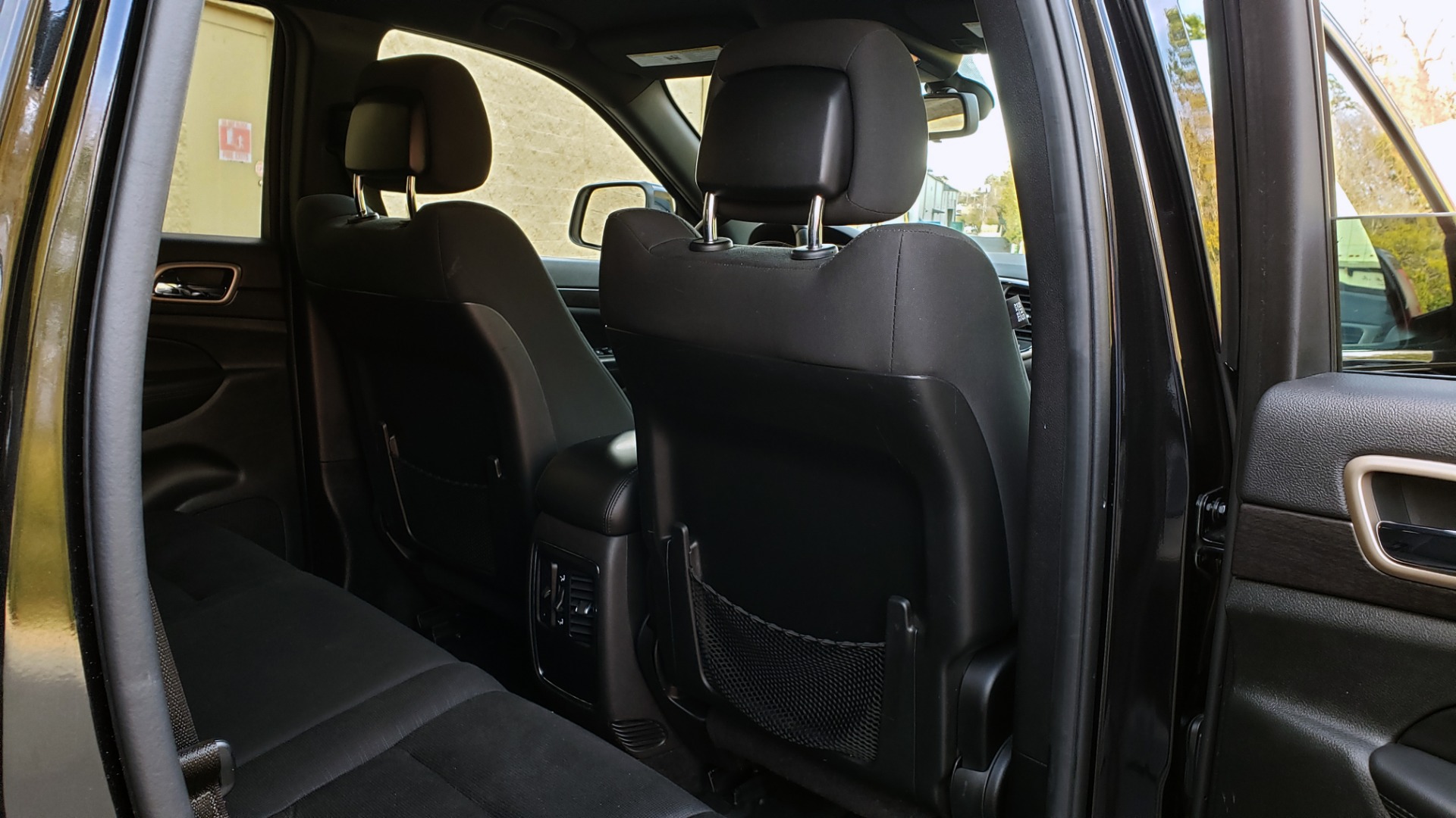 Used 2015 Jeep GRAND CHEROKEE LAREDO / 4X2 / 3.6L V6 / AUTO / 17IN WHEELS for sale Sold at Formula Imports in Charlotte NC 28227 57