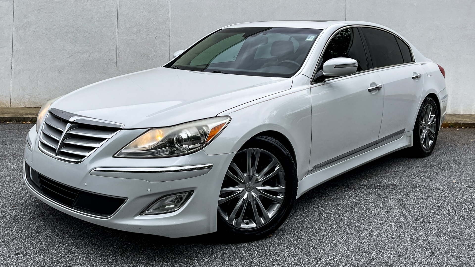 Used 2012 Hyundai Genesis 4.6L / V8 / NAV / LANE DEPARTURE / LEXICON AUDIO / HEATED AND COOLED SEATS for sale Sold at Formula Imports in Charlotte NC 28227 1