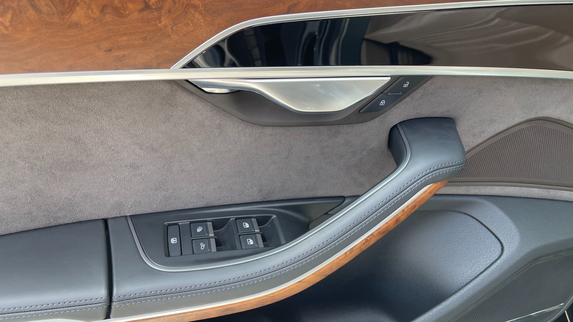 Used 2019 Audi A8L 20IN WHEELS / DRIVER ASSIST / COLD WEATHER / EXECUTIVE PACKAGE for sale Sold at Formula Imports in Charlotte NC 28227 16