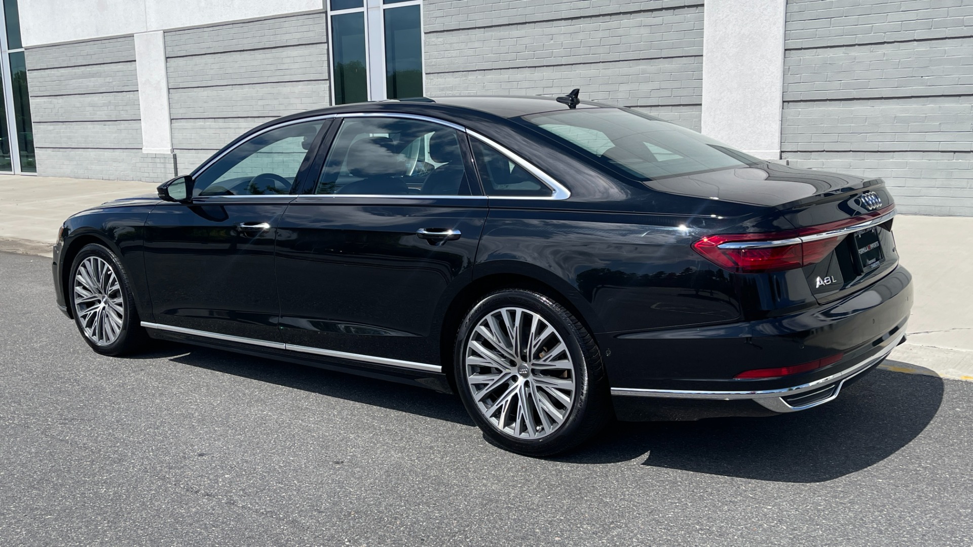 Used 2019 Audi A8L 20IN WHEELS / DRIVER ASSIST / COLD WEATHER / EXECUTIVE PACKAGE for sale Sold at Formula Imports in Charlotte NC 28227 3