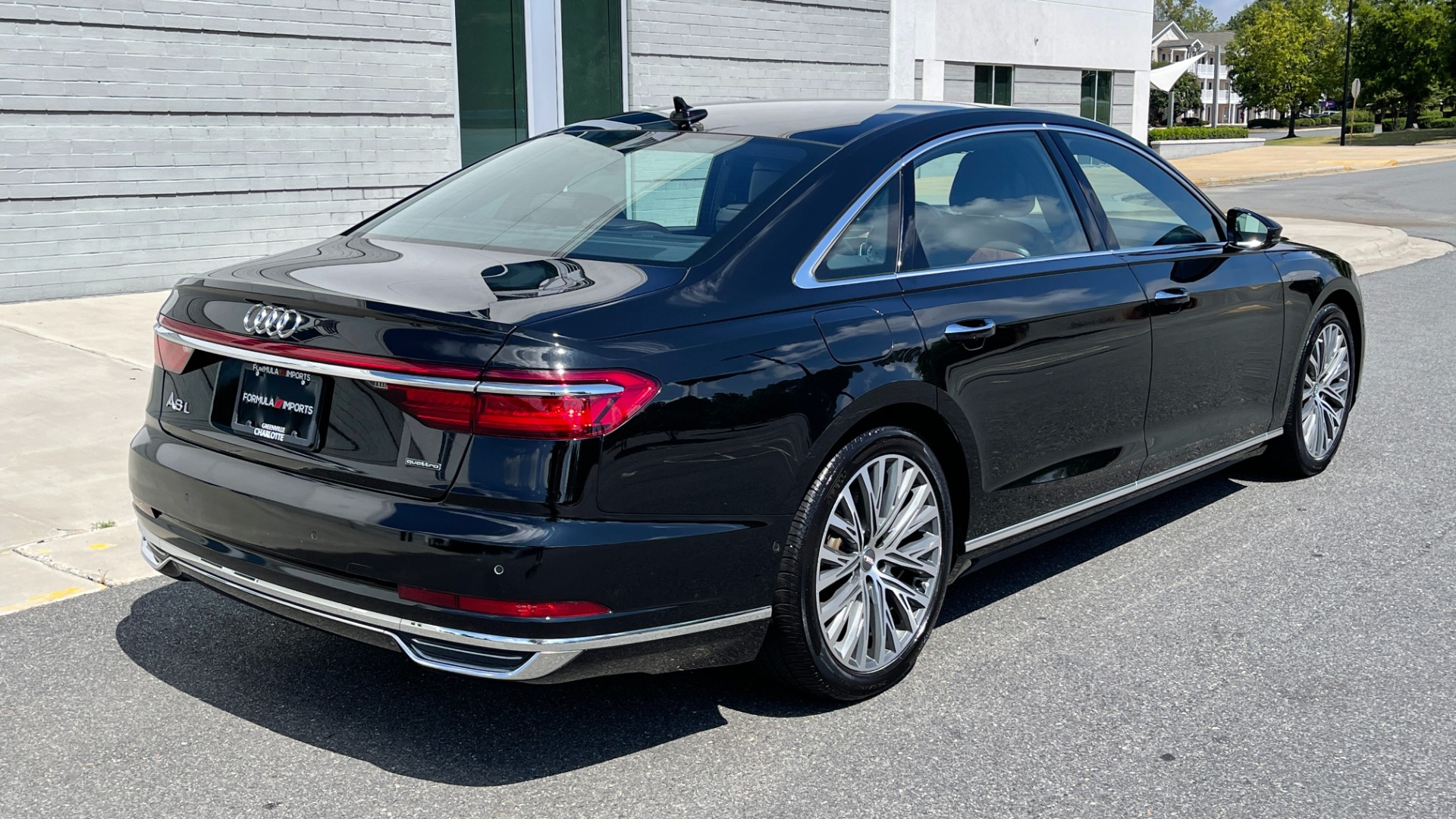 Used 2019 Audi A8L 20IN WHEELS / DRIVER ASSIST / COLD WEATHER / EXECUTIVE PACKAGE for sale Sold at Formula Imports in Charlotte NC 28227 4