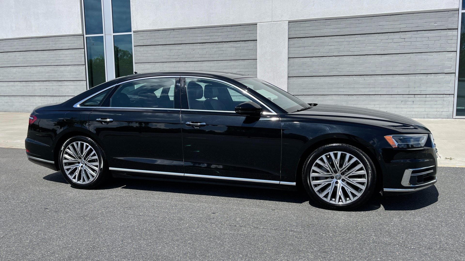 Used 2019 Audi A8L 20IN WHEELS / DRIVER ASSIST / COLD WEATHER / EXECUTIVE PACKAGE for sale $53,995 at Formula Imports in Charlotte NC 28227 5