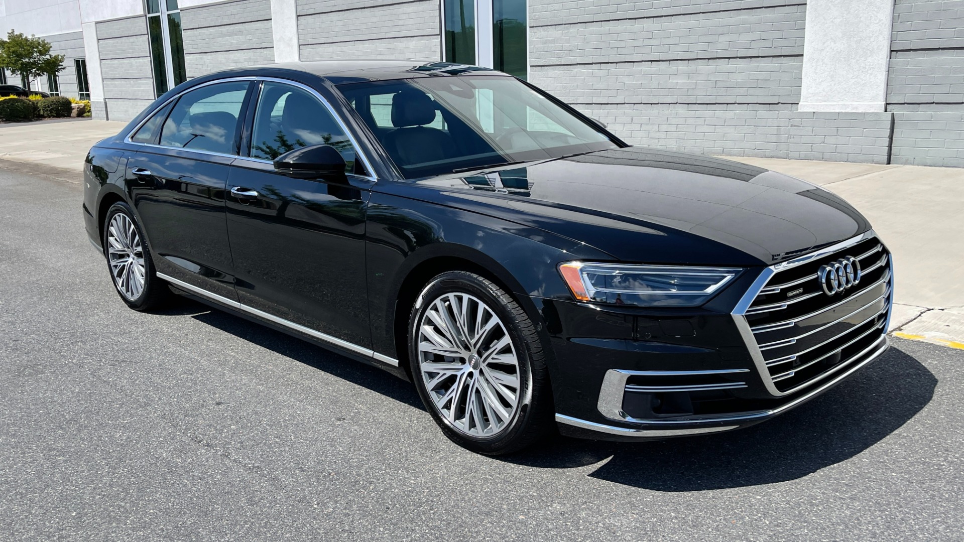 Used 2019 Audi A8L 20IN WHEELS / DRIVER ASSIST / COLD WEATHER / EXECUTIVE PACKAGE for sale Sold at Formula Imports in Charlotte NC 28227 6