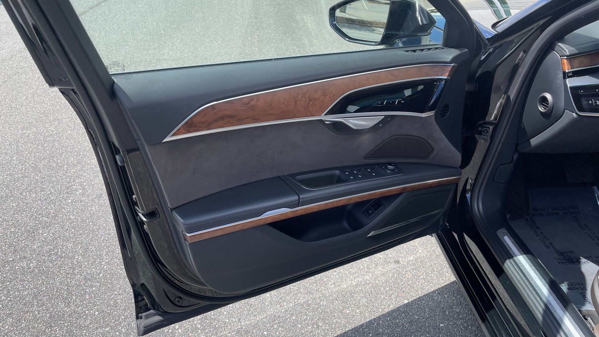 Used 2019 Audi A8L 20IN WHEELS / DRIVER ASSIST / COLD WEATHER / EXECUTIVE PACKAGE for sale Sold at Formula Imports in Charlotte NC 28227 9