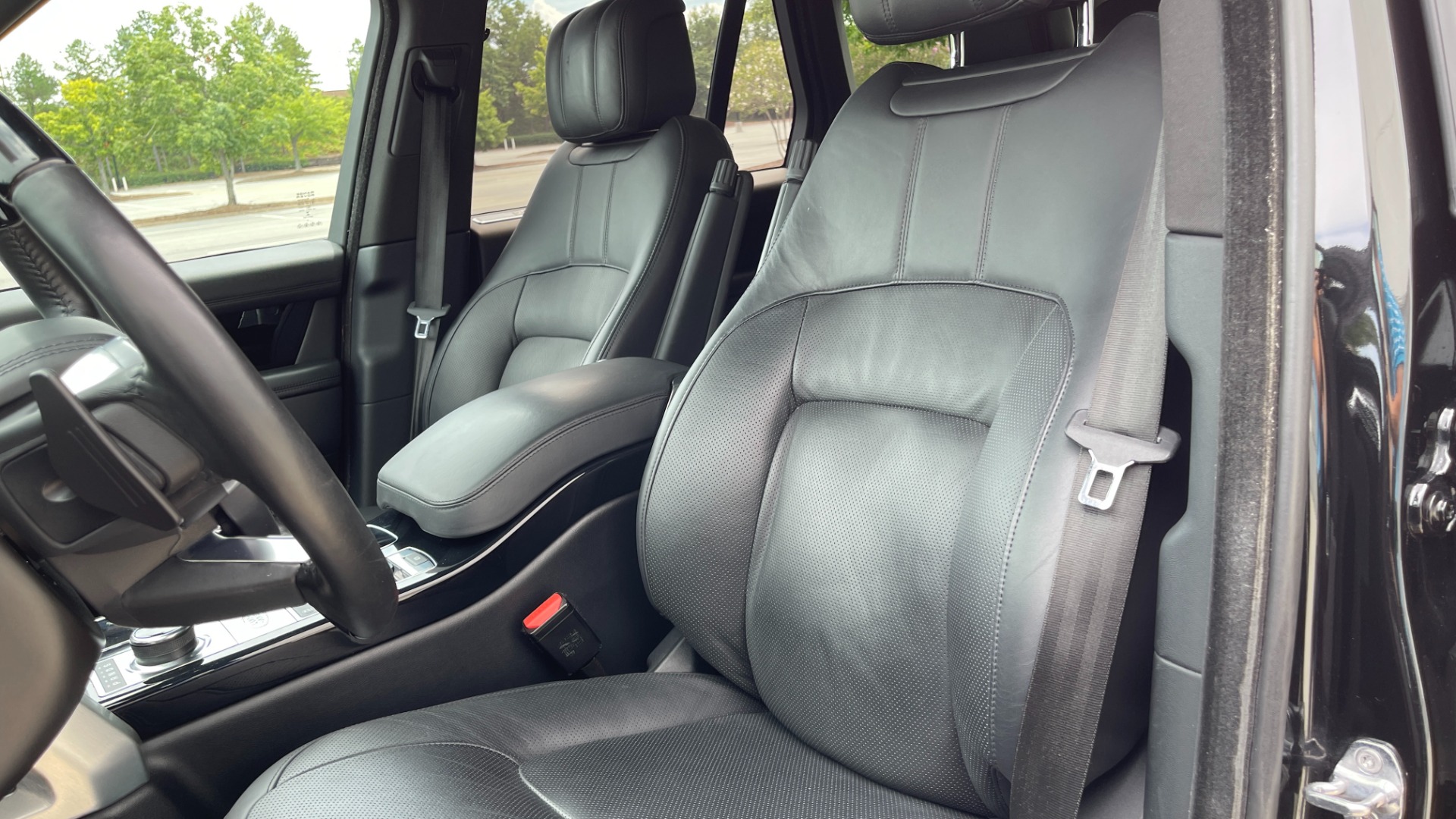 Used 2019 Land Rover Range Rover HSE / VISION ASSIST / BLACKOUT PACKAGE / MERIDIAN SOUND / DRIVE PRO PACK for sale Sold at Formula Imports in Charlotte NC 28227 11