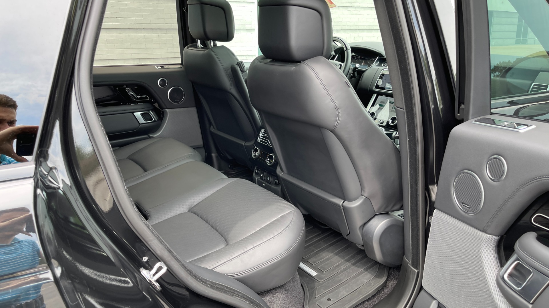Used 2019 Land Rover Range Rover HSE / DRIVE PACK / WOOD STEERING / PIANO BLACK TRIM for sale Sold at Formula Imports in Charlotte NC 28227 12