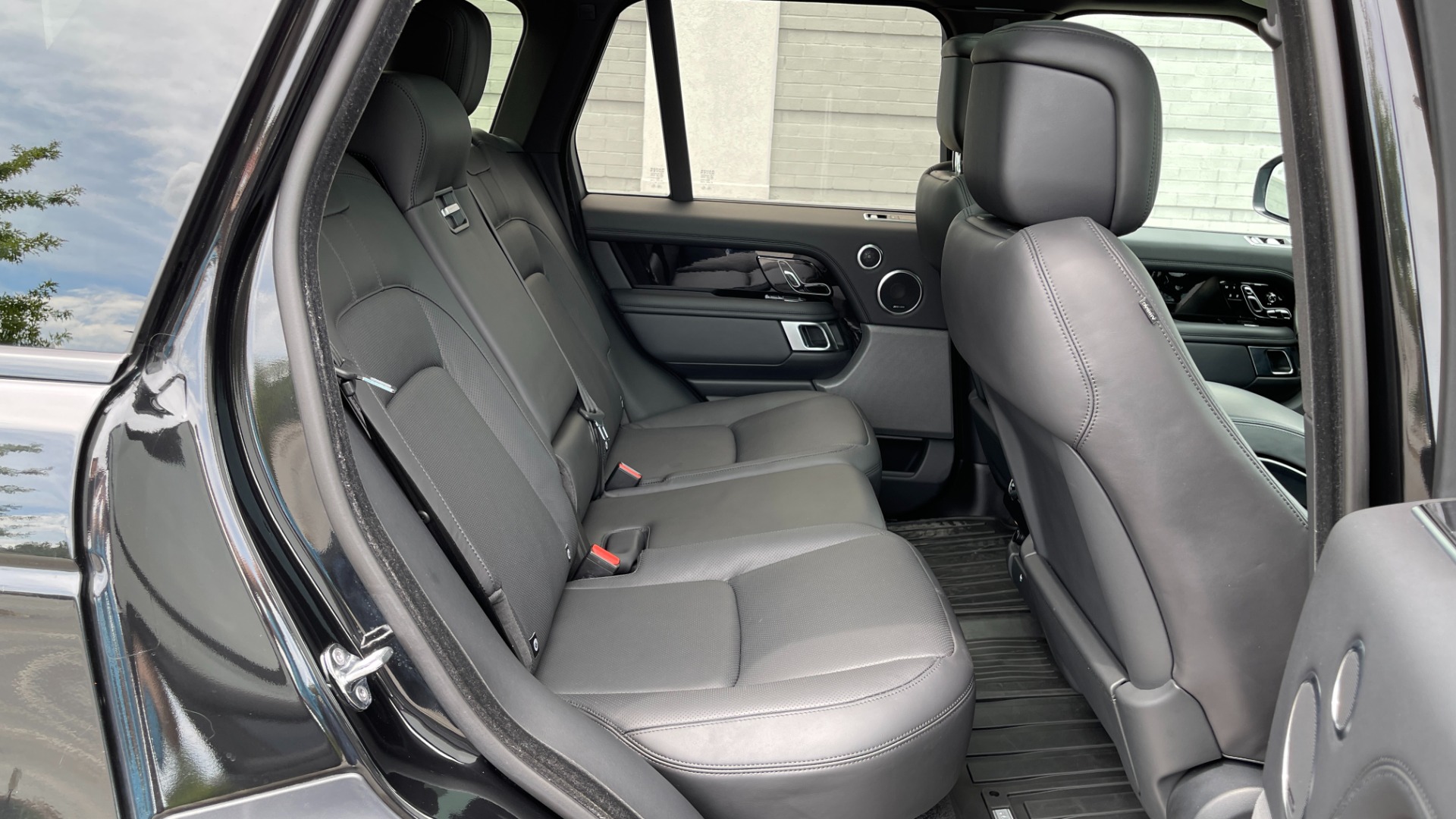 Used 2019 Land Rover Range Rover HSE / VISION ASSIST / BLACKOUT PACKAGE / MERIDIAN SOUND / DRIVE PRO PACK for sale Sold at Formula Imports in Charlotte NC 28227 13