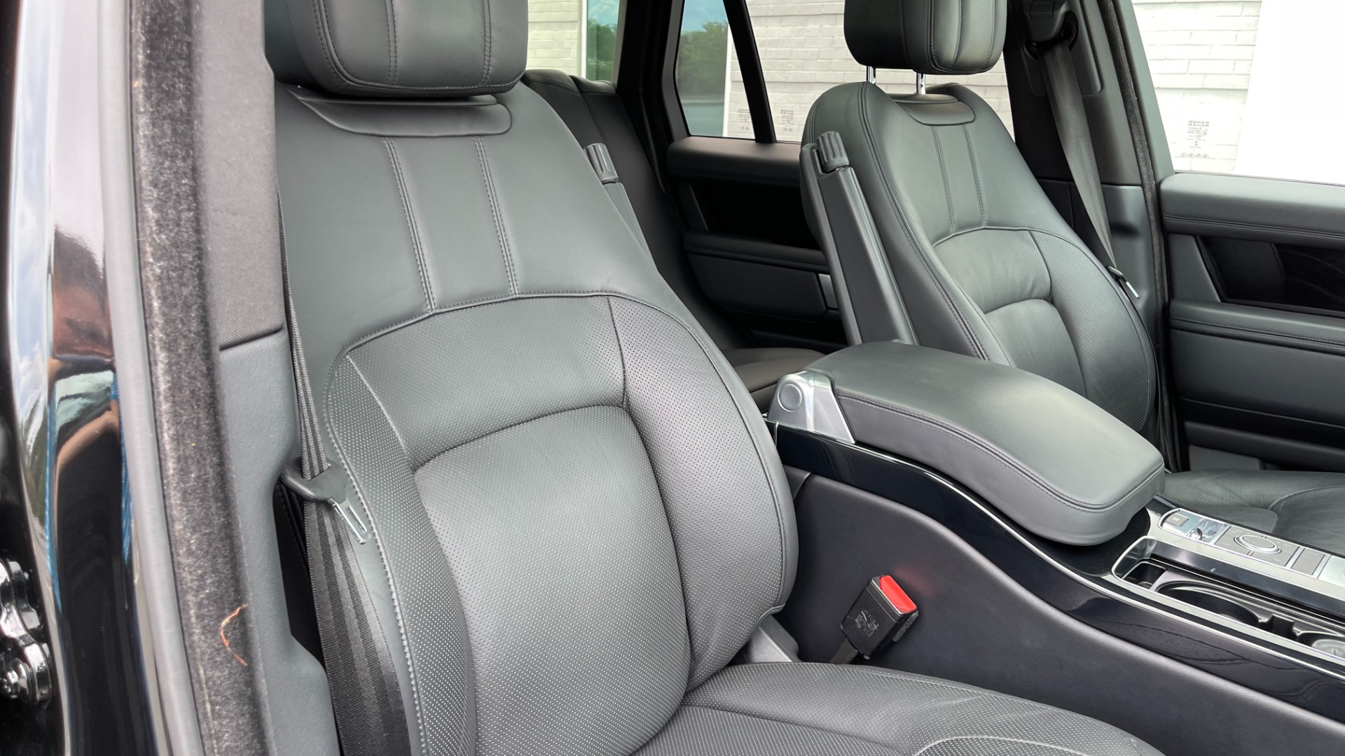 Used 2019 Land Rover Range Rover HSE / DRIVE PACK / WOOD STEERING / PIANO BLACK TRIM for sale Sold at Formula Imports in Charlotte NC 28227 18