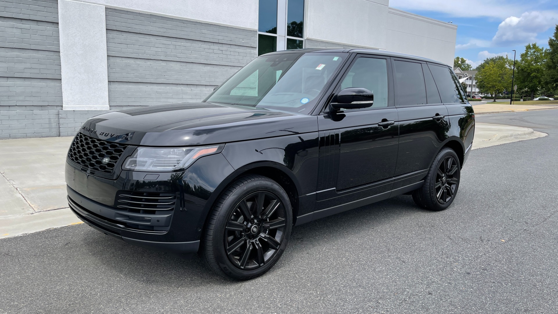 Used 2019 Land Rover Range Rover HSE / VISION ASSIST / BLACKOUT PACKAGE / MERIDIAN SOUND / DRIVE PRO PACK for sale Sold at Formula Imports in Charlotte NC 28227 2