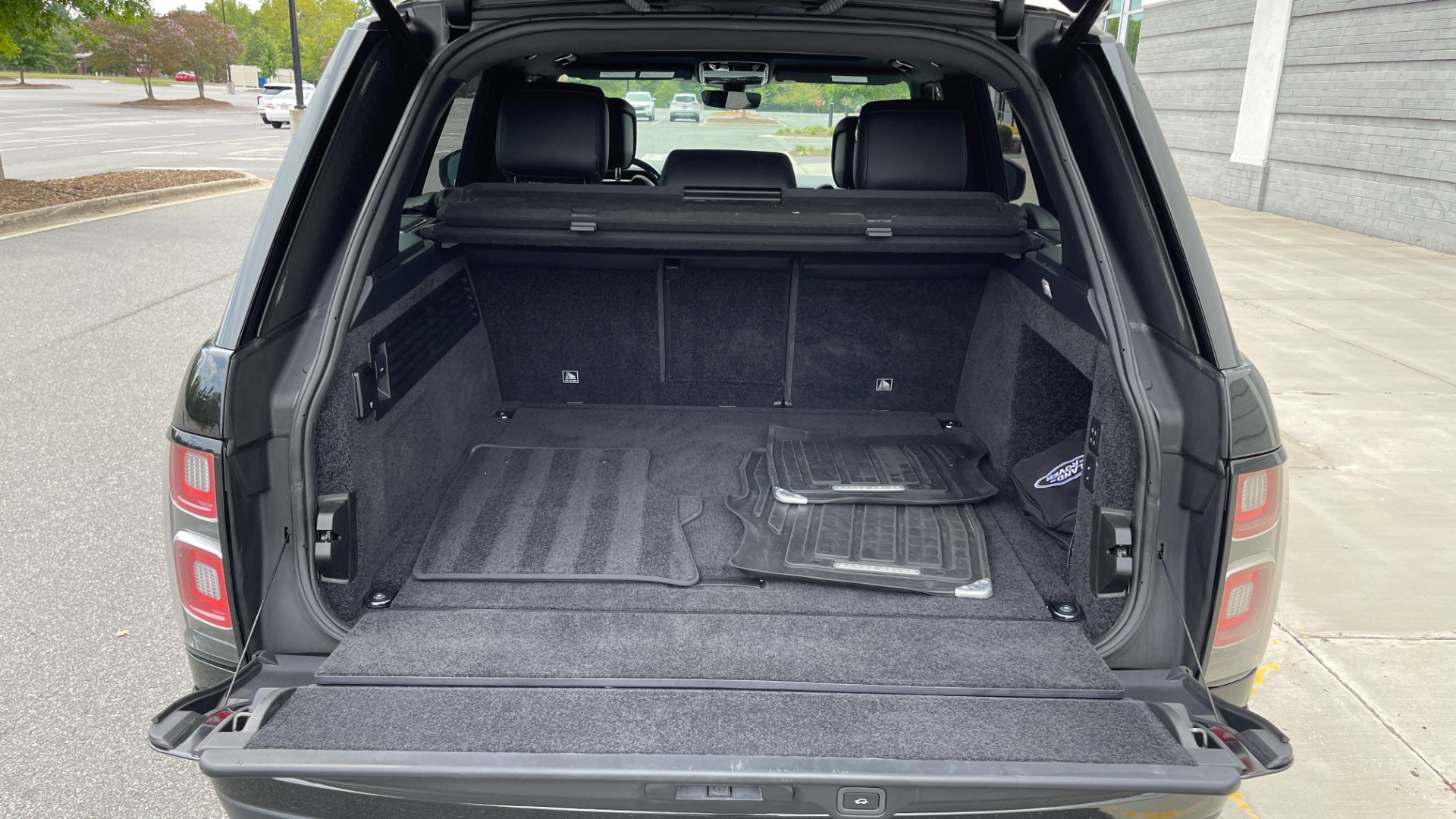 Used 2019 Land Rover Range Rover HSE / DRIVE PACK / WOOD STEERING / PIANO BLACK TRIM for sale Sold at Formula Imports in Charlotte NC 28227 26