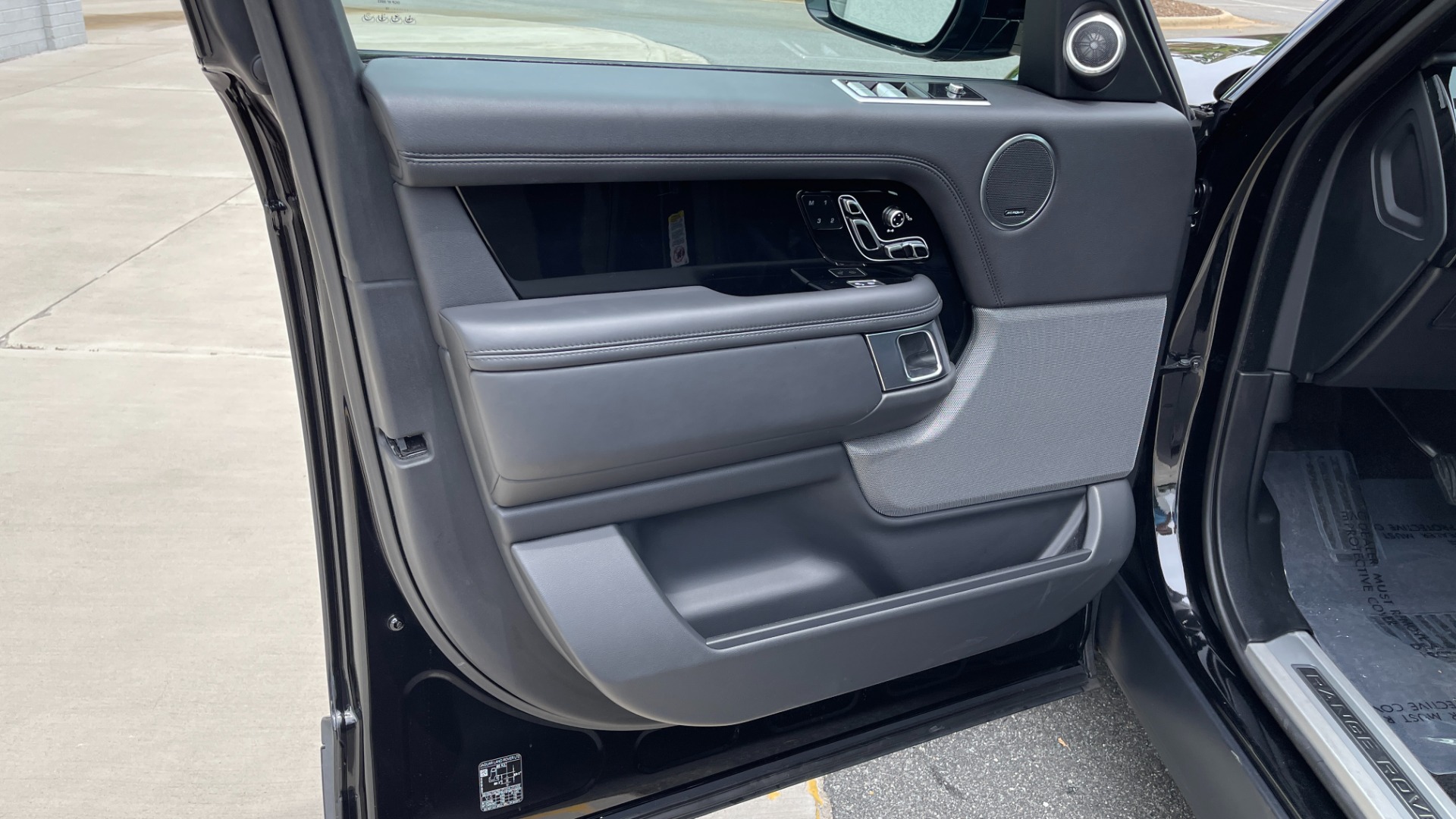 Used 2019 Land Rover Range Rover HSE / DRIVE PACK / WOOD STEERING / PIANO BLACK TRIM for sale Sold at Formula Imports in Charlotte NC 28227 31