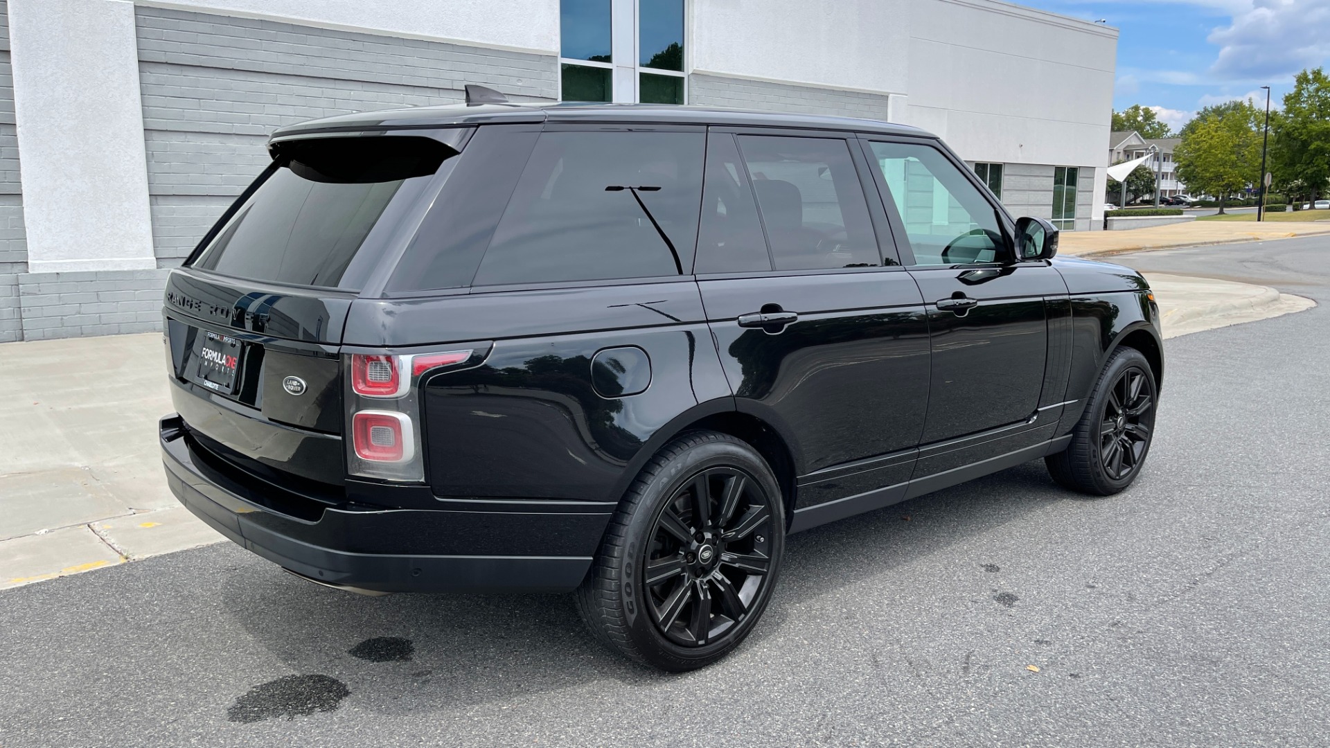 Used 2019 Land Rover Range Rover HSE / DRIVE PACK / WOOD STEERING / PIANO BLACK TRIM for sale Sold at Formula Imports in Charlotte NC 28227 4