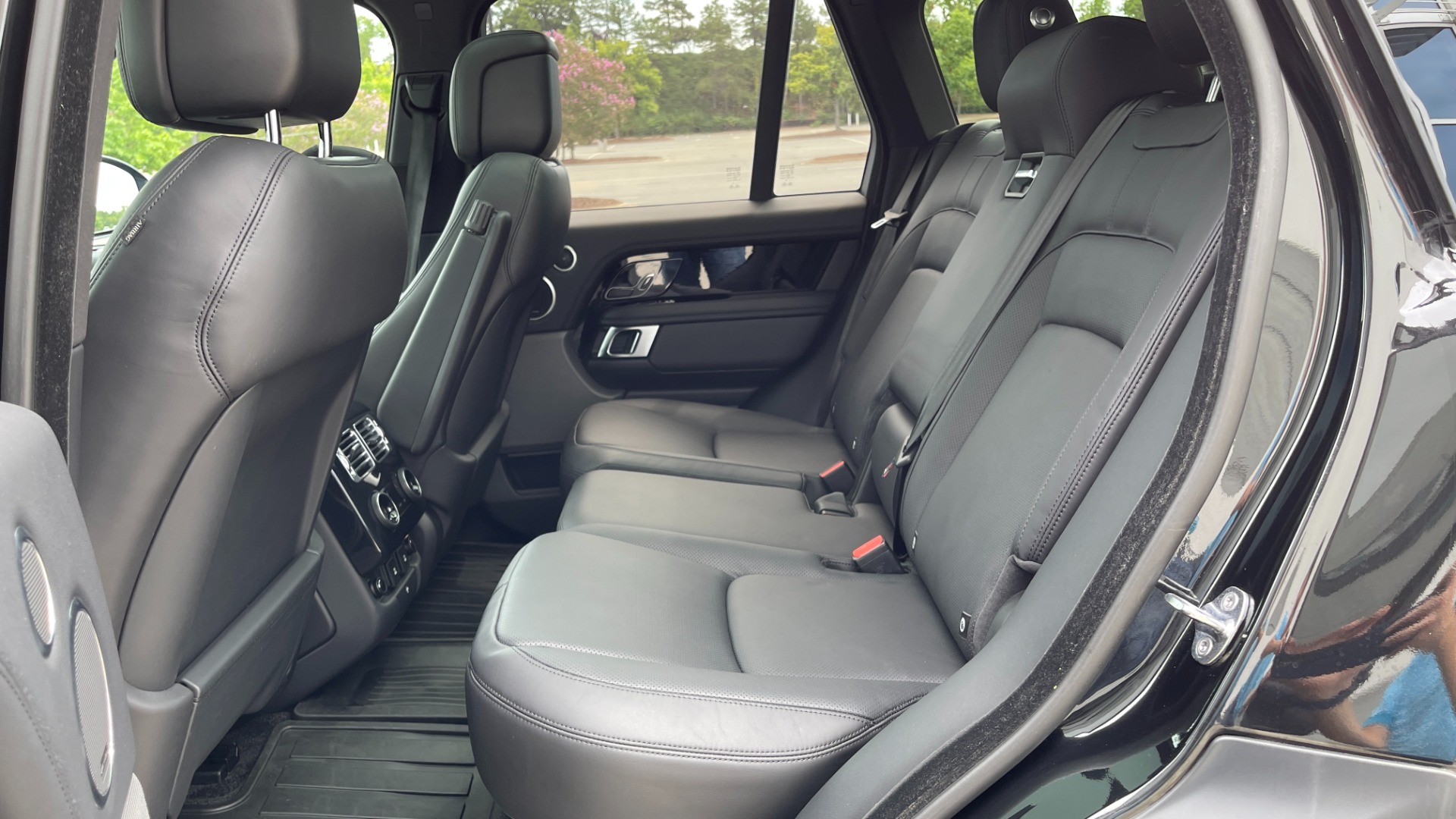 Used 2019 Land Rover Range Rover HSE / VISION ASSIST / BLACKOUT PACKAGE / MERIDIAN SOUND / DRIVE PRO PACK for sale $69,995 at Formula Imports in Charlotte NC 28227 43