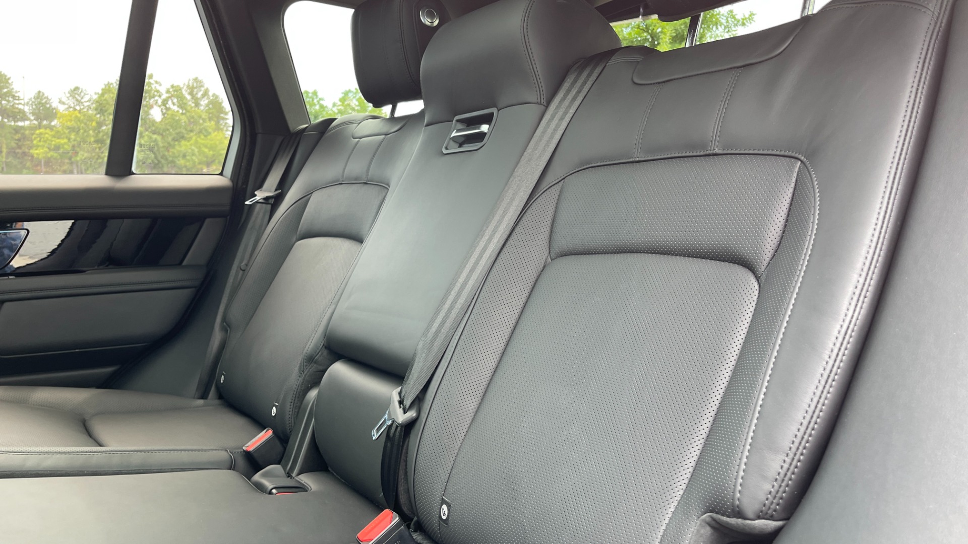 Used 2019 Land Rover Range Rover HSE / DRIVE PACK / WOOD STEERING / PIANO BLACK TRIM for sale Sold at Formula Imports in Charlotte NC 28227 44