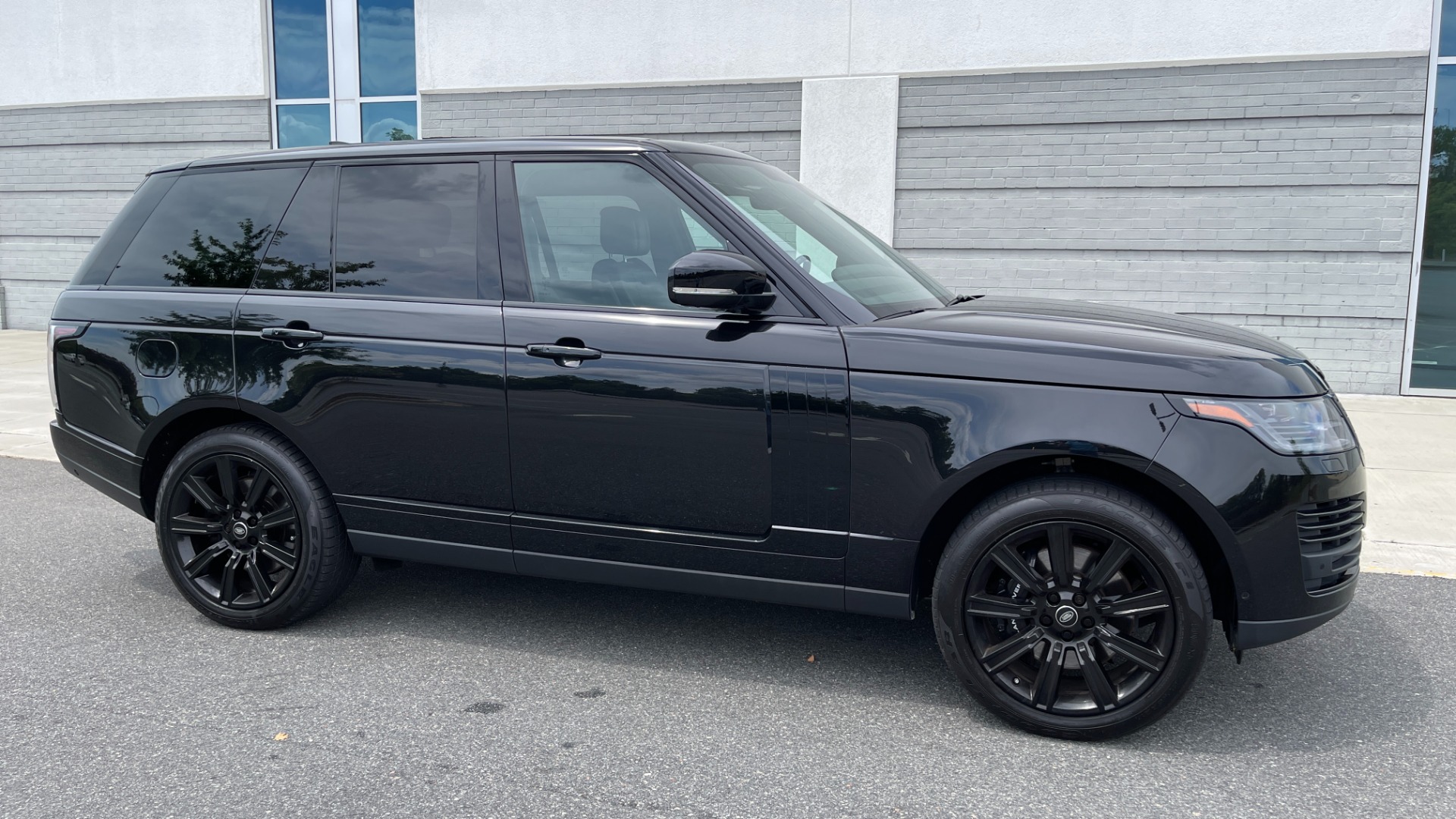 Used 2019 Land Rover Range Rover HSE / VISION ASSIST / BLACKOUT PACKAGE / MERIDIAN SOUND / DRIVE PRO PACK for sale Sold at Formula Imports in Charlotte NC 28227 5