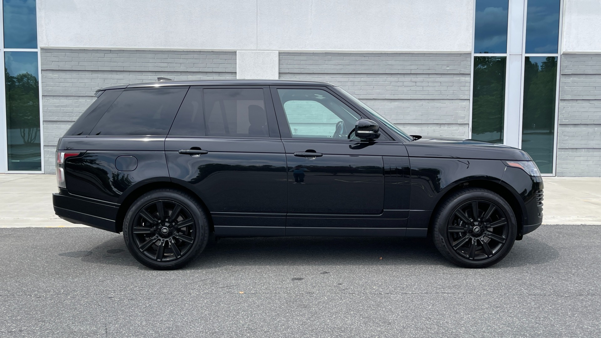 Used 2019 Land Rover Range Rover HSE / VISION ASSIST / BLACKOUT PACKAGE / MERIDIAN SOUND / DRIVE PRO PACK for sale Sold at Formula Imports in Charlotte NC 28227 6