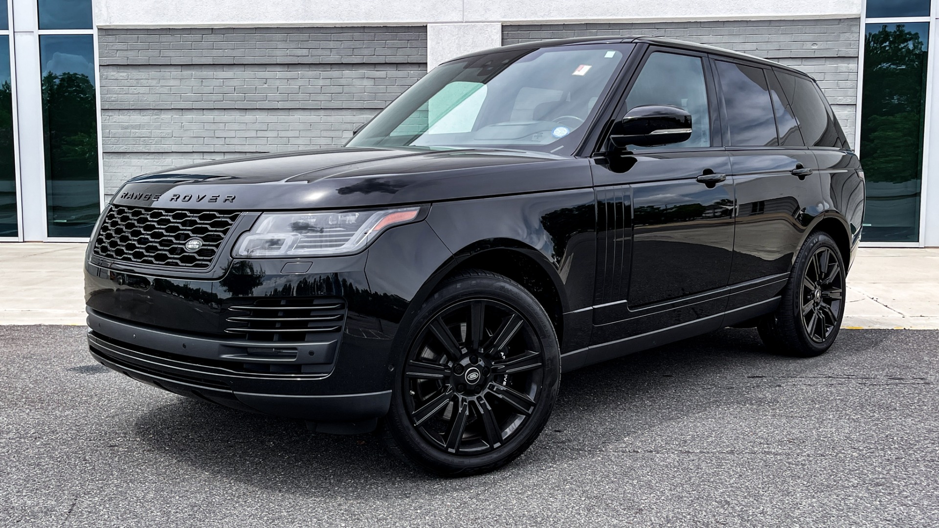 Used 2019 Land Rover Range Rover HSE / DRIVE PACK / WOOD STEERING / PIANO BLACK TRIM for sale Sold at Formula Imports in Charlotte NC 28227 1