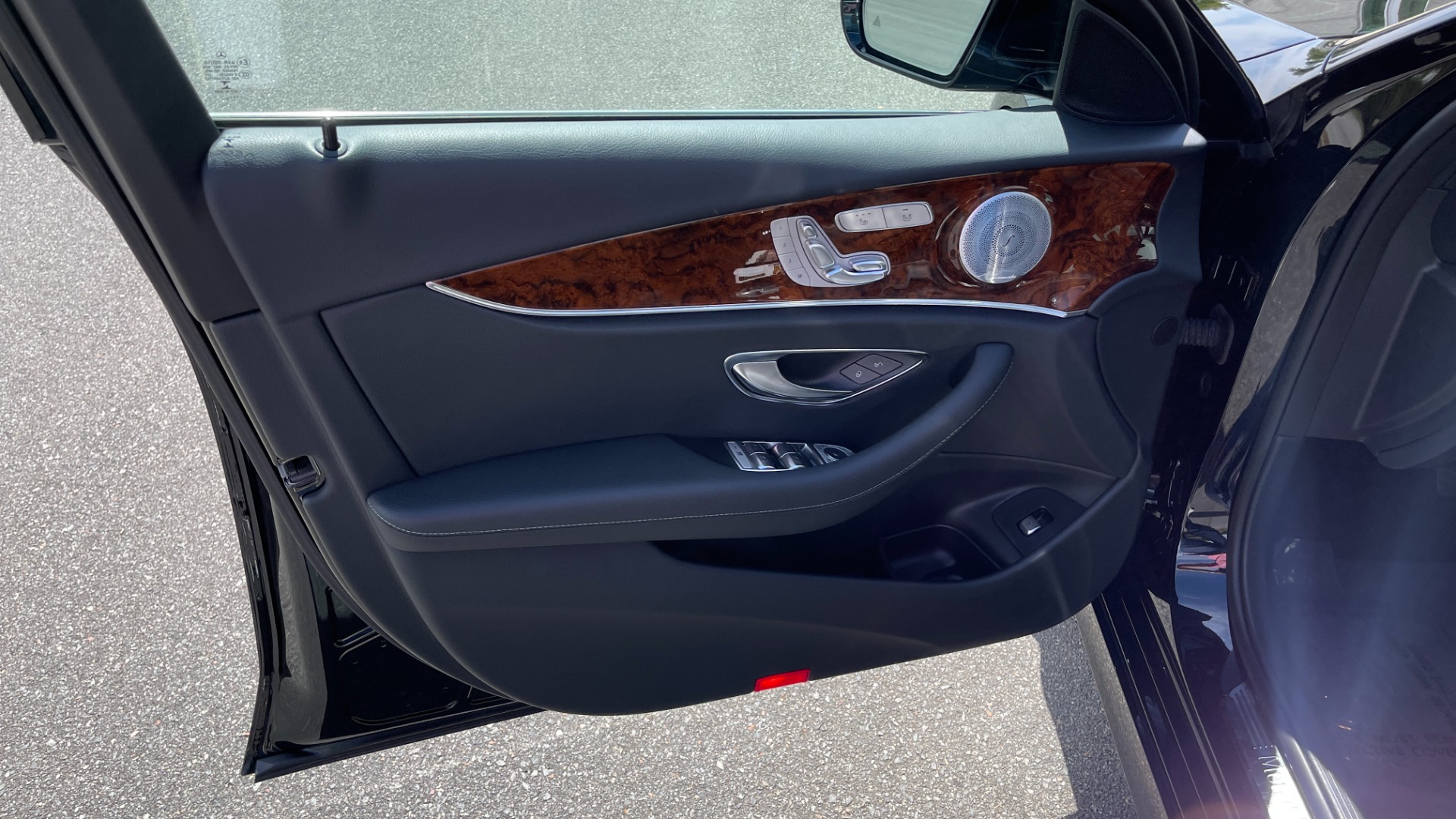 Used 2019 Mercedes-Benz E-Class E300 / 4MATIC / BURMESTER SOUND / PREMIUM PACKAGE / BLIND SPOT ASSIST for sale Sold at Formula Imports in Charlotte NC 28227 10