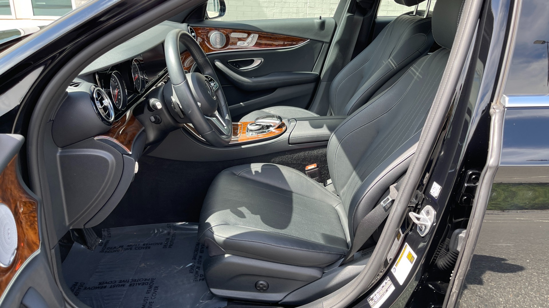 Used 2019 Mercedes-Benz E-Class E300 / 4MATIC / BURMESTER SOUND / PREMIUM PACKAGE / BLIND SPOT ASSIST for sale Sold at Formula Imports in Charlotte NC 28227 12