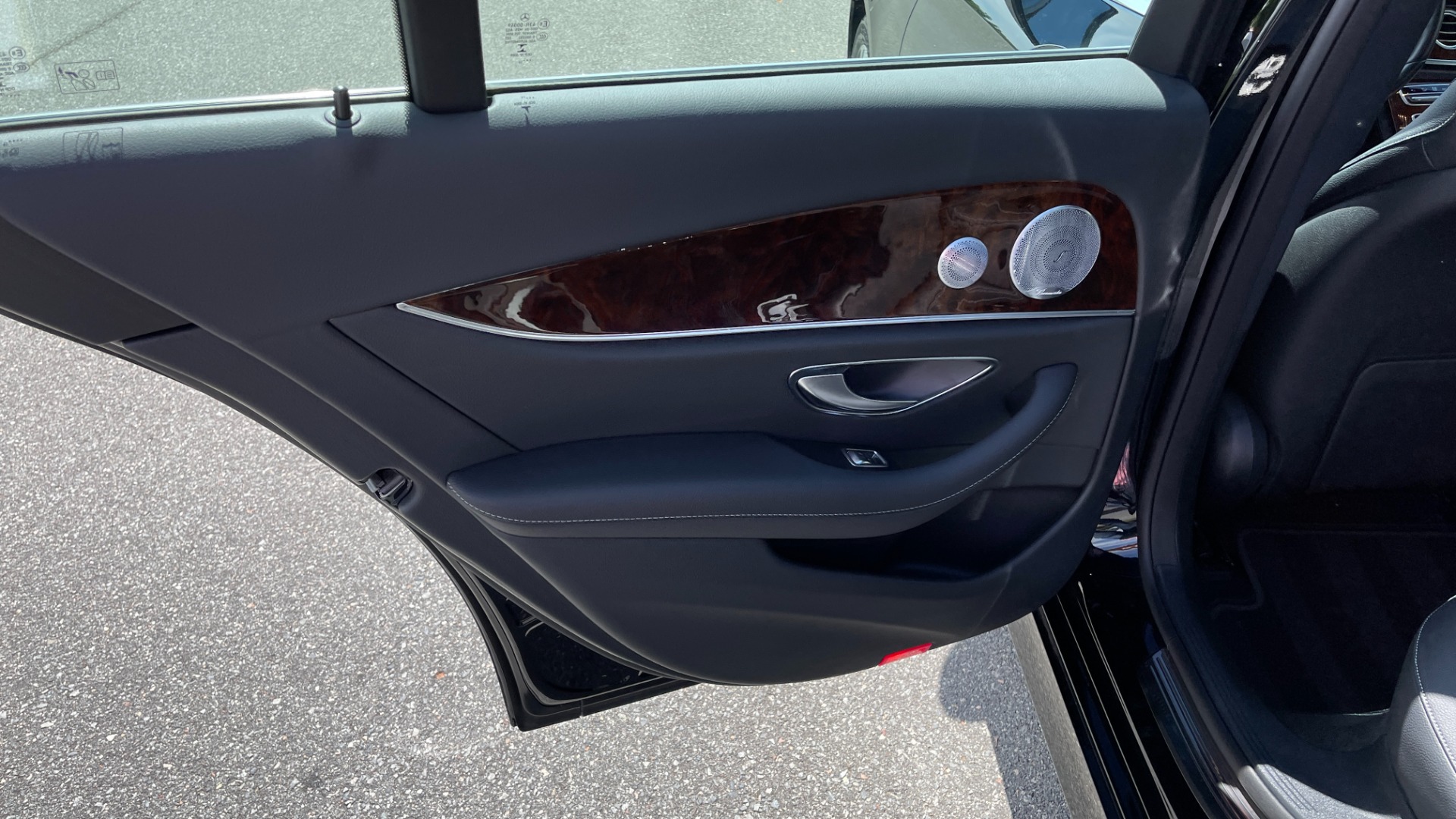 Used 2019 Mercedes-Benz E-Class E300 / 4MATIC / BURMESTER SOUND / PREMIUM PACKAGE / BLIND SPOT ASSIST for sale Sold at Formula Imports in Charlotte NC 28227 14