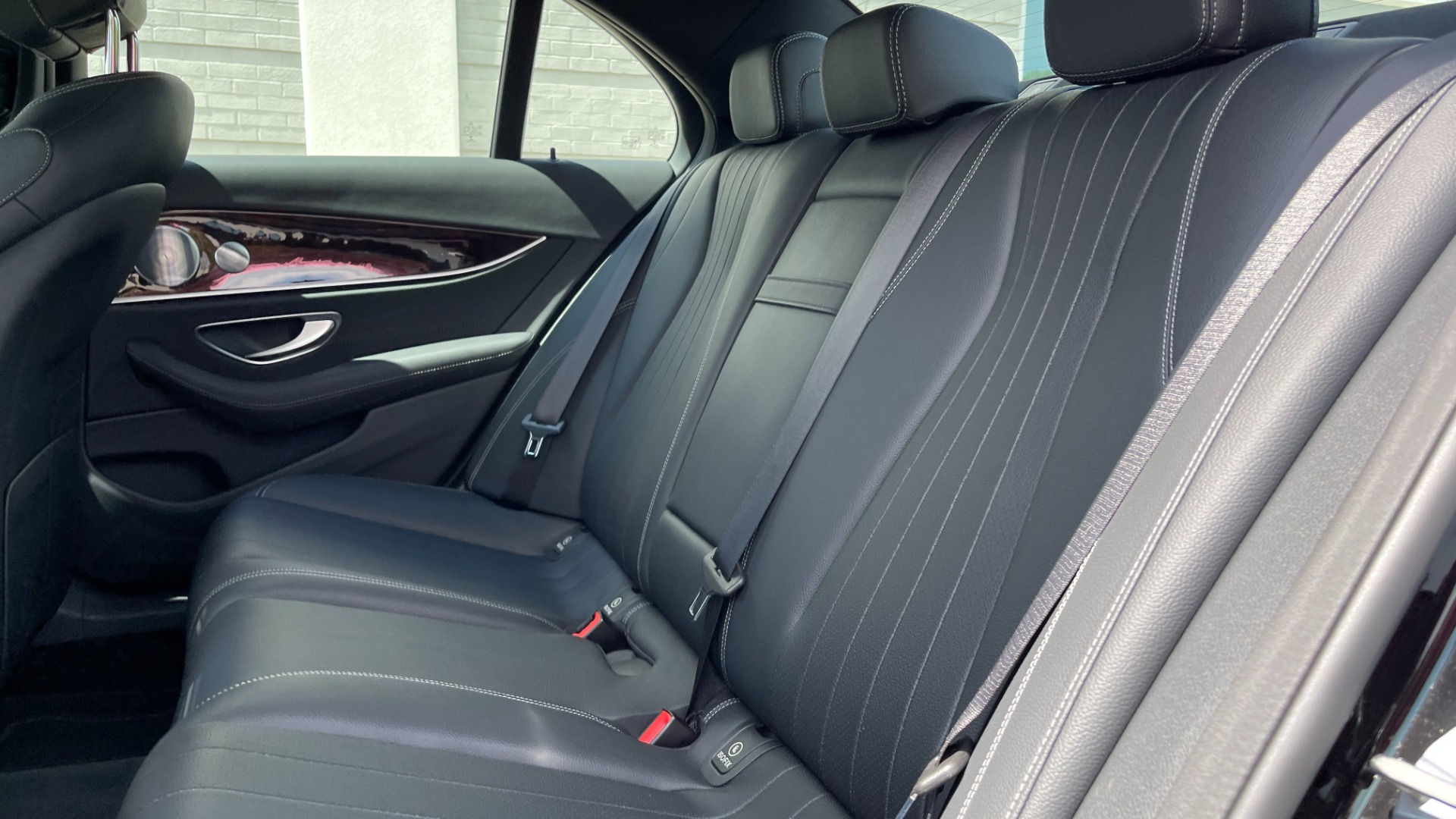 Used 2019 Mercedes-Benz E-Class E300 / 4MATIC / BURMESTER SOUND / PREMIUM PACKAGE / BLIND SPOT ASSIST for sale Sold at Formula Imports in Charlotte NC 28227 16
