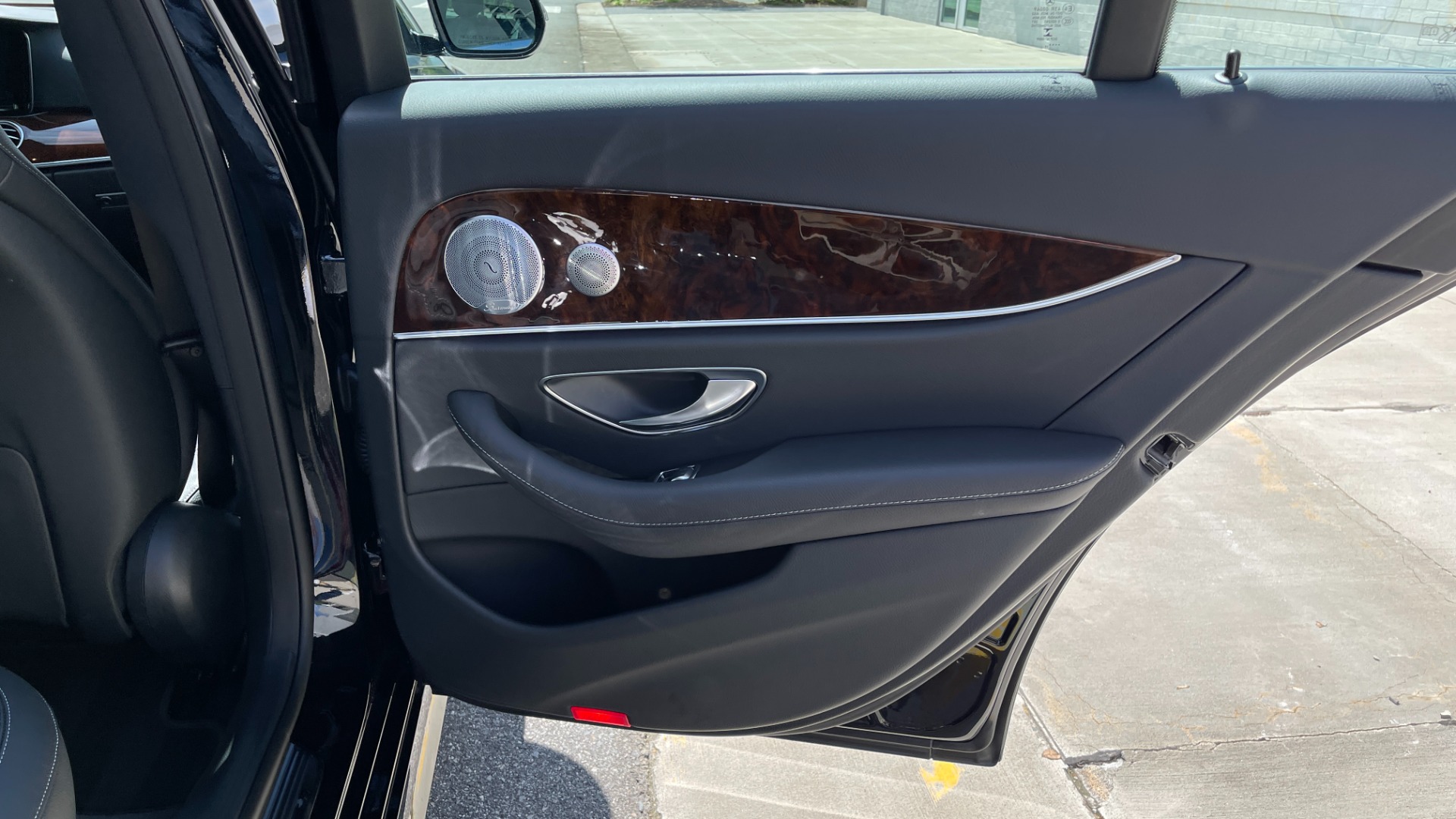 Used 2019 Mercedes-Benz E-Class E300 / 4MATIC / BURMESTER SOUND / PREMIUM PACKAGE / BLIND SPOT ASSIST for sale Sold at Formula Imports in Charlotte NC 28227 17