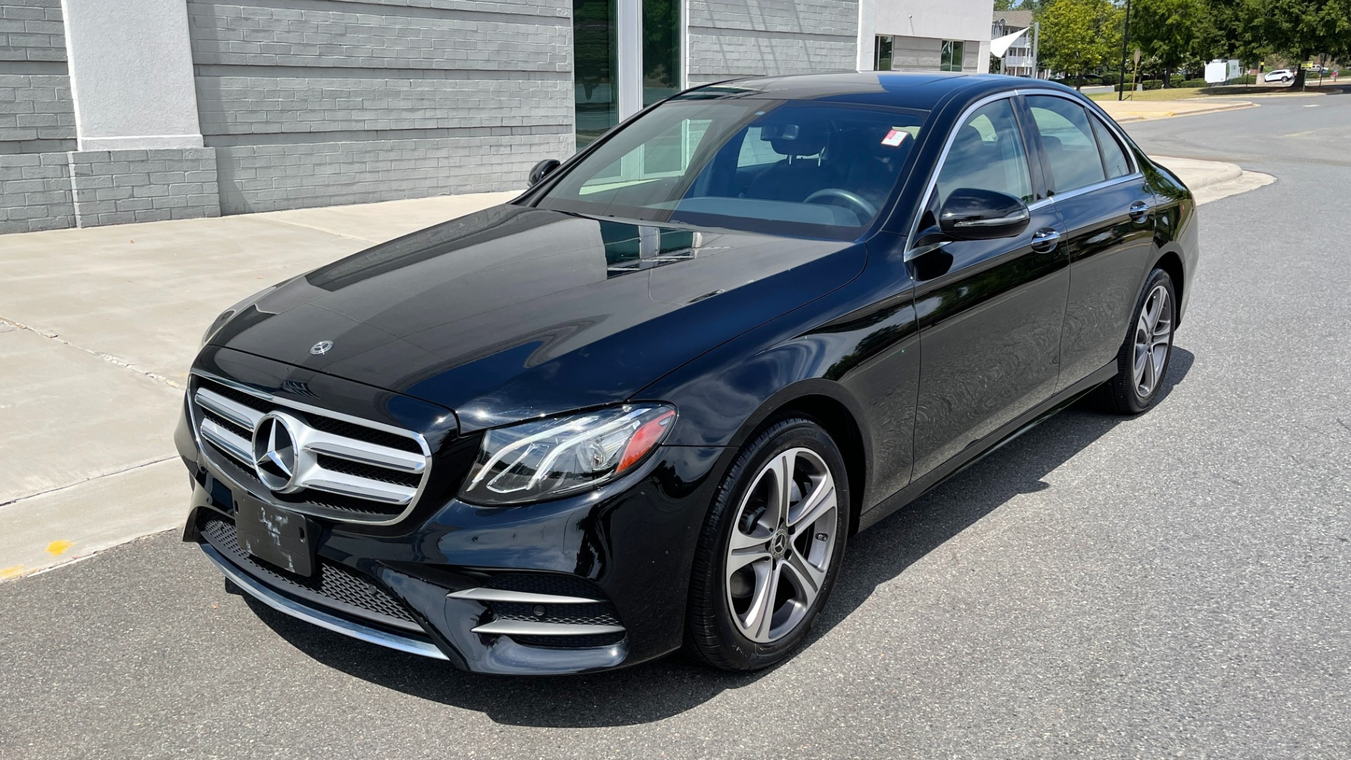Used 2019 Mercedes-Benz E-Class E300 / 4MATIC / BURMESTER SOUND / PREMIUM PACKAGE / BLIND SPOT ASSIST for sale Sold at Formula Imports in Charlotte NC 28227 2