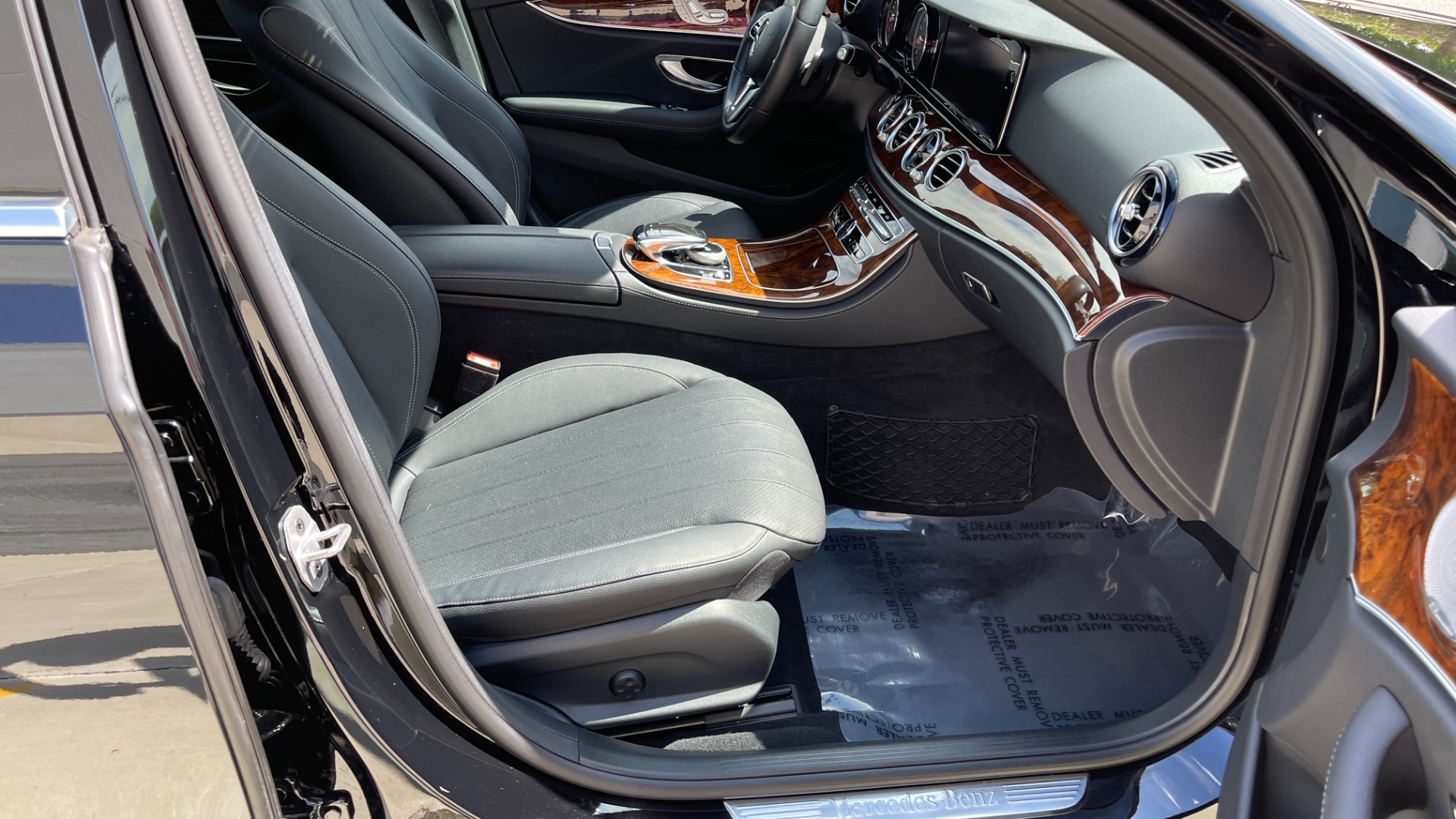 Used 2019 Mercedes-Benz E-Class E300 / 4MATIC / BURMESTER SOUND / PREMIUM PACKAGE / BLIND SPOT ASSIST for sale Sold at Formula Imports in Charlotte NC 28227 22