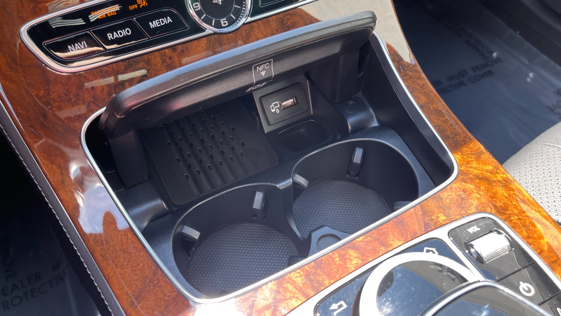 Used 2019 Mercedes-Benz E-Class E300 / 4MATIC / BURMESTER SOUND / PREMIUM PACKAGE / BLIND SPOT ASSIST for sale Sold at Formula Imports in Charlotte NC 28227 25