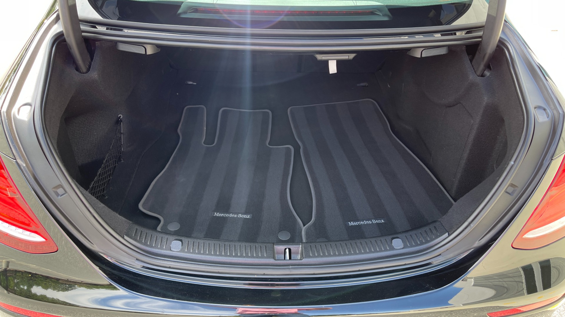 Used 2019 Mercedes-Benz E-Class E300 / 4MATIC / BURMESTER SOUND / PREMIUM PACKAGE / BLIND SPOT ASSIST for sale Sold at Formula Imports in Charlotte NC 28227 29