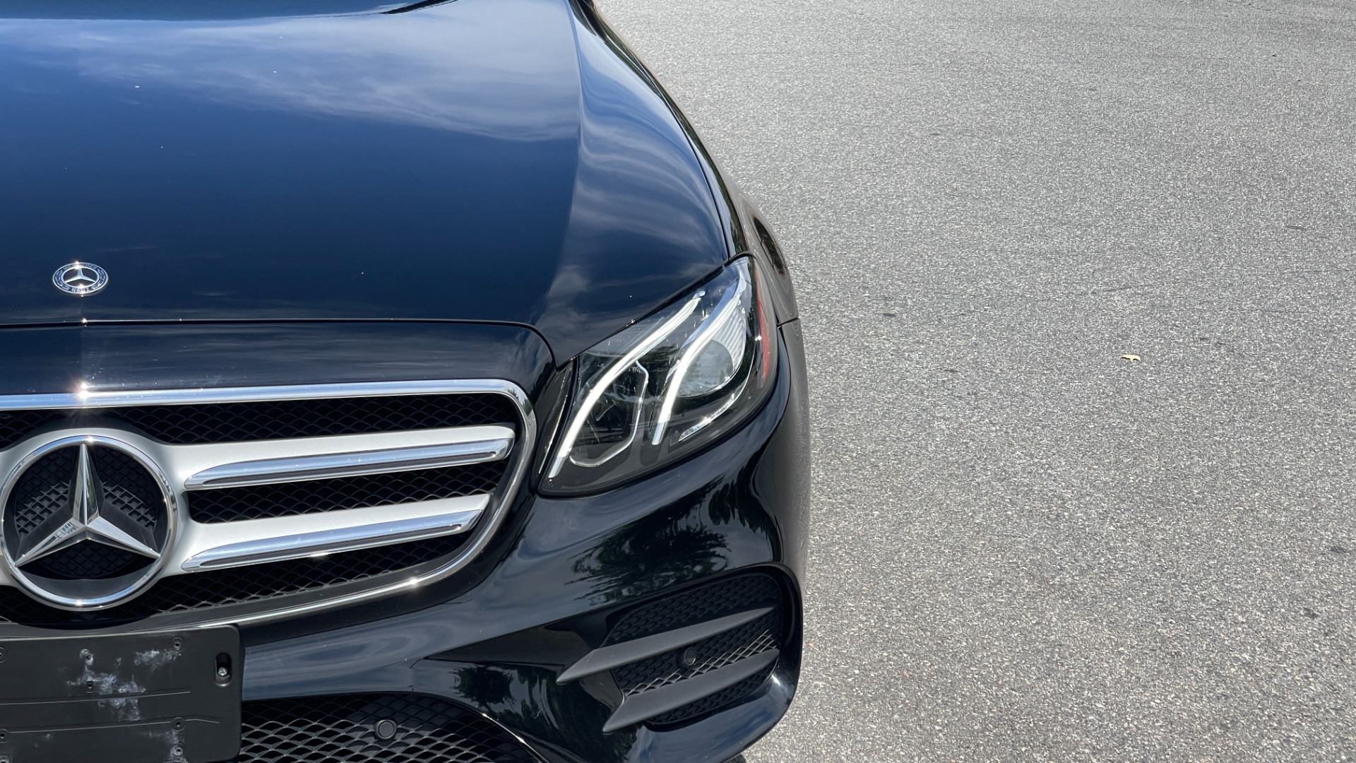 Used 2019 Mercedes-Benz E-Class E300 / 4MATIC / BURMESTER SOUND / PREMIUM PACKAGE / BLIND SPOT ASSIST for sale Sold at Formula Imports in Charlotte NC 28227 31